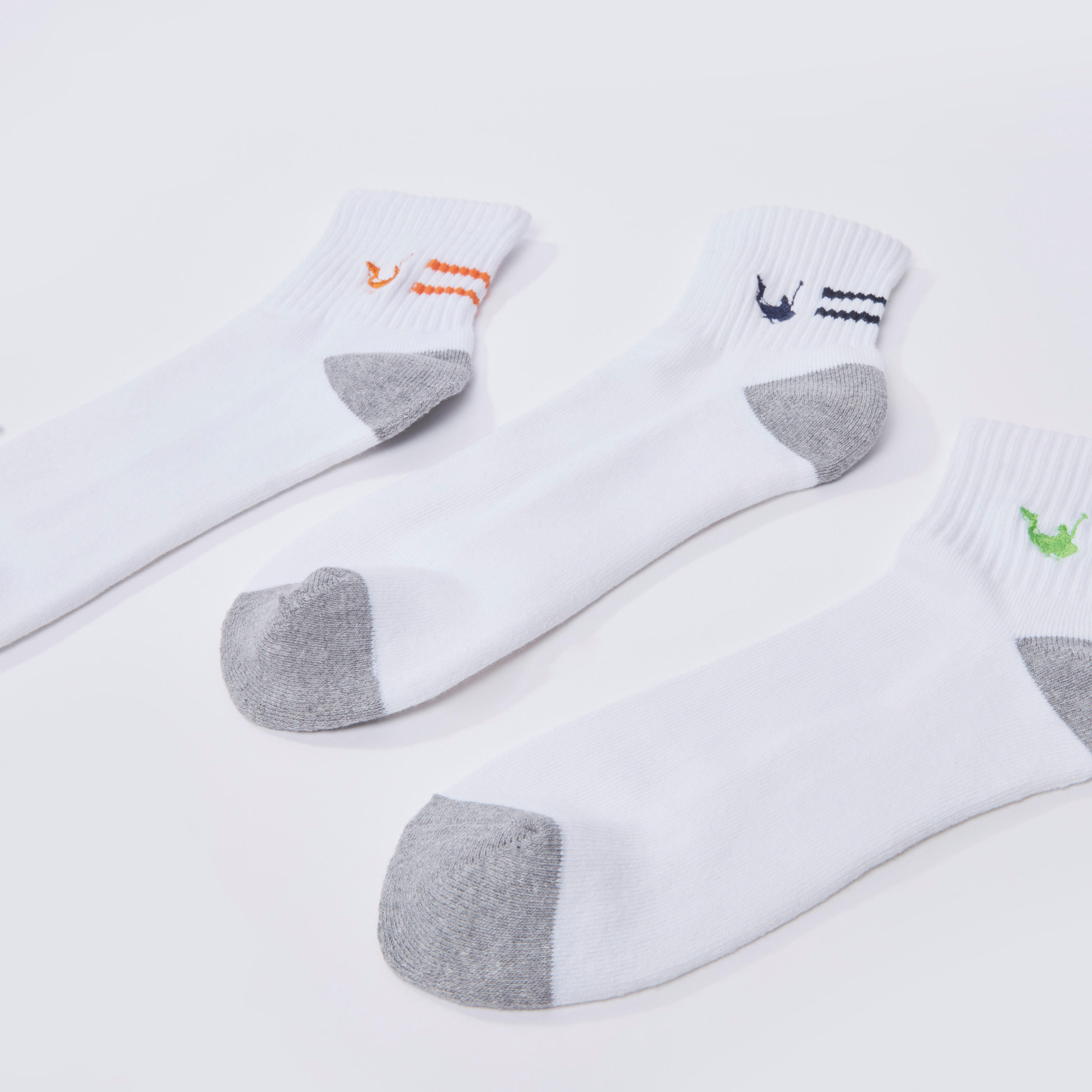 جوارب بارزة الملمس بطول الكاحل بحواف مضلّعة - طقم من 3 أزواج-men-socks-image-3