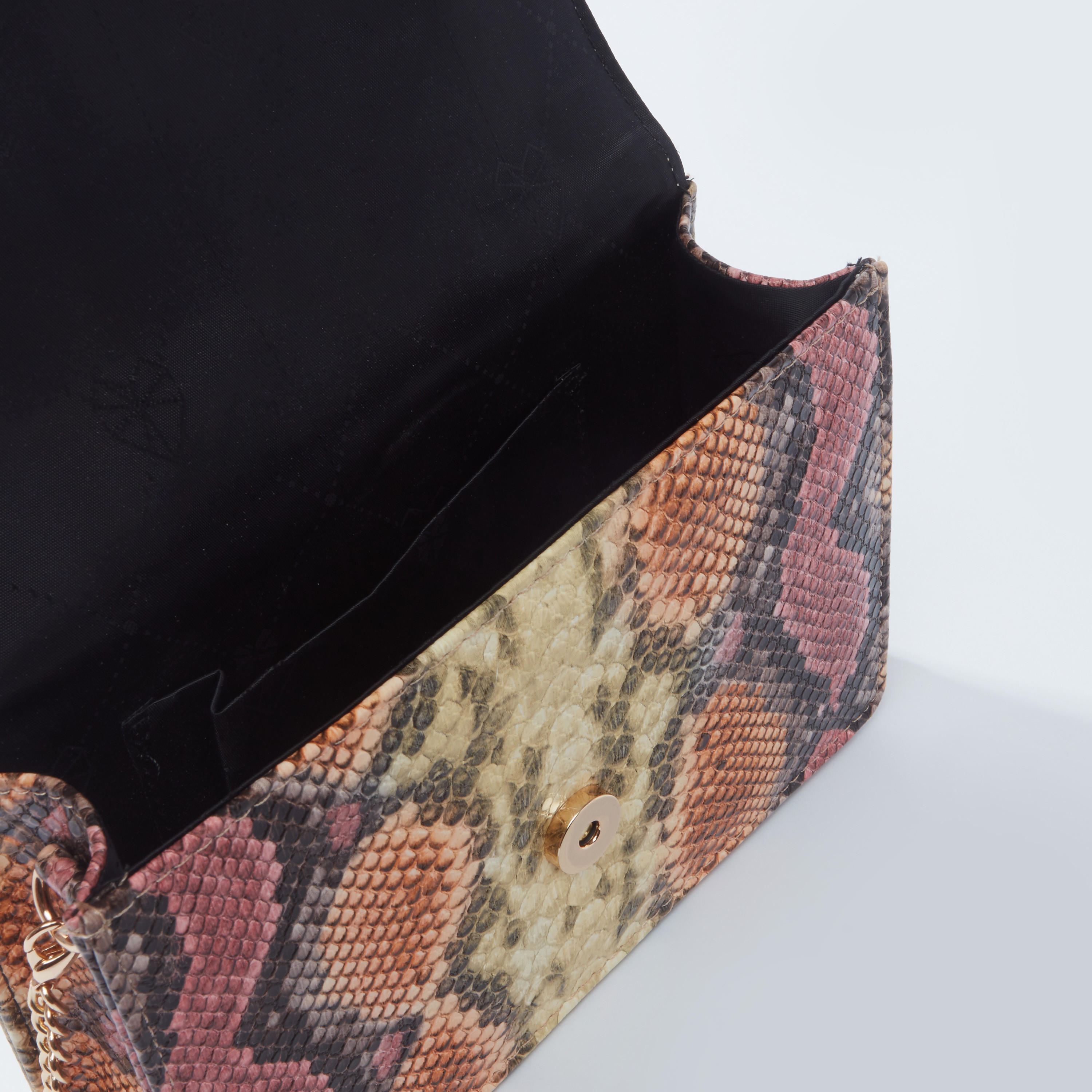 حقيبة ساتشيل بارزة الملمس بزر إغلاق مغناطيسي وطيّة مزيّنة-women-bagsandwallets-handbags-image-4