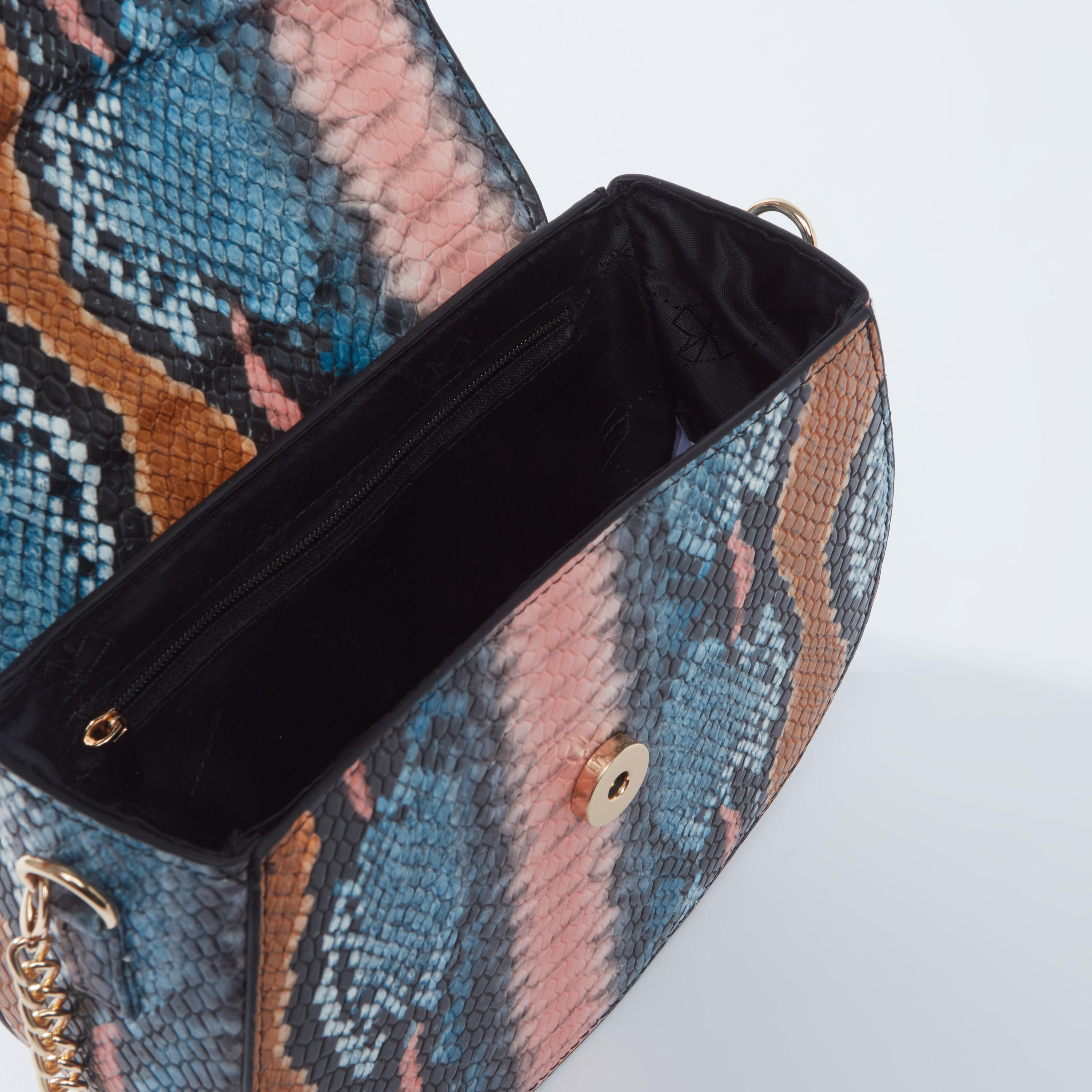 شنطة ساتشيل بارزة الملمس بزر إغلاق مغناطيسي وتفاصيل مرصّعة-women-bagsandwallets-handbags-image-4