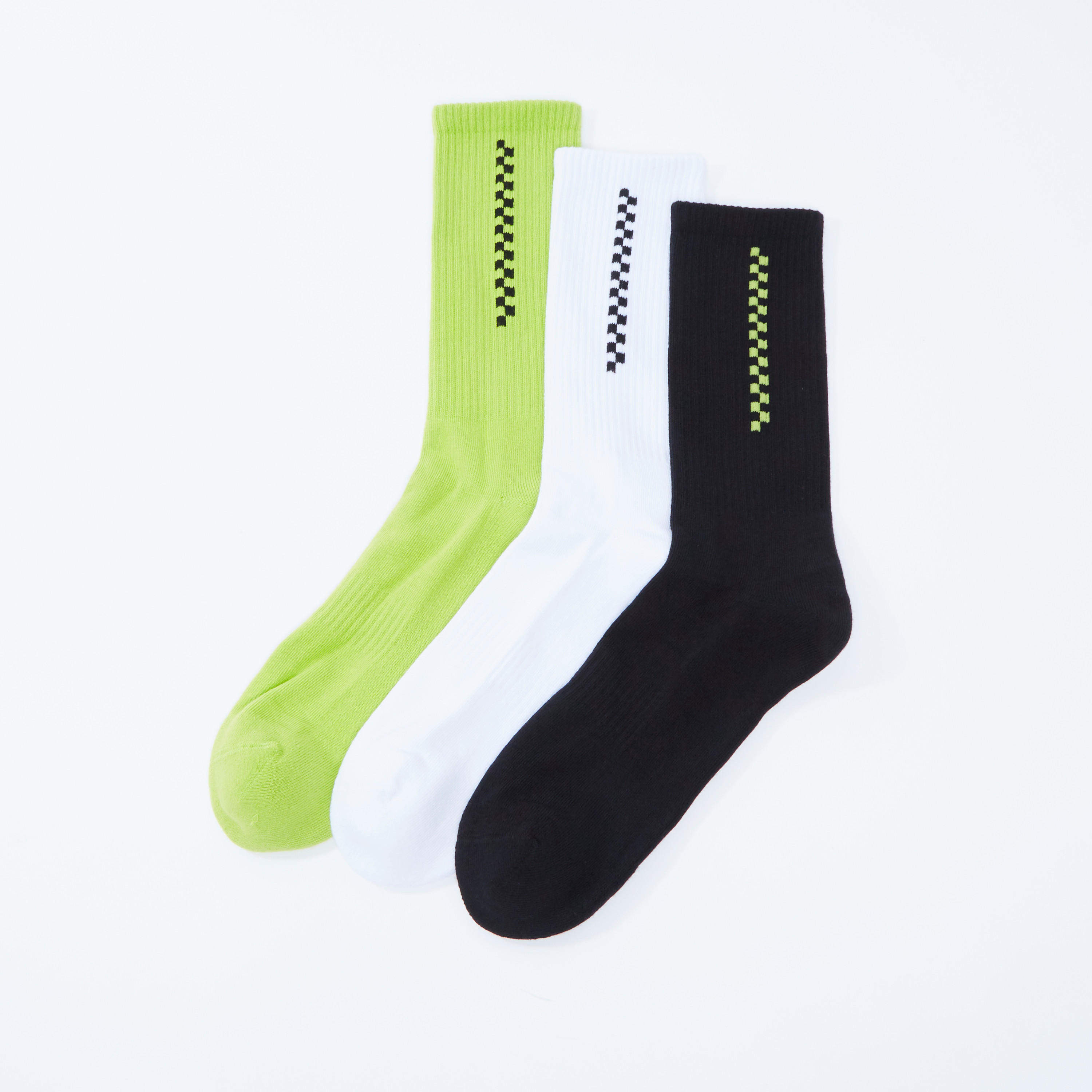 جوارب بطول ربلة الساق بحواف مضلّعة وطبعات - طقم من 3 أزواج-men-socks-image-1