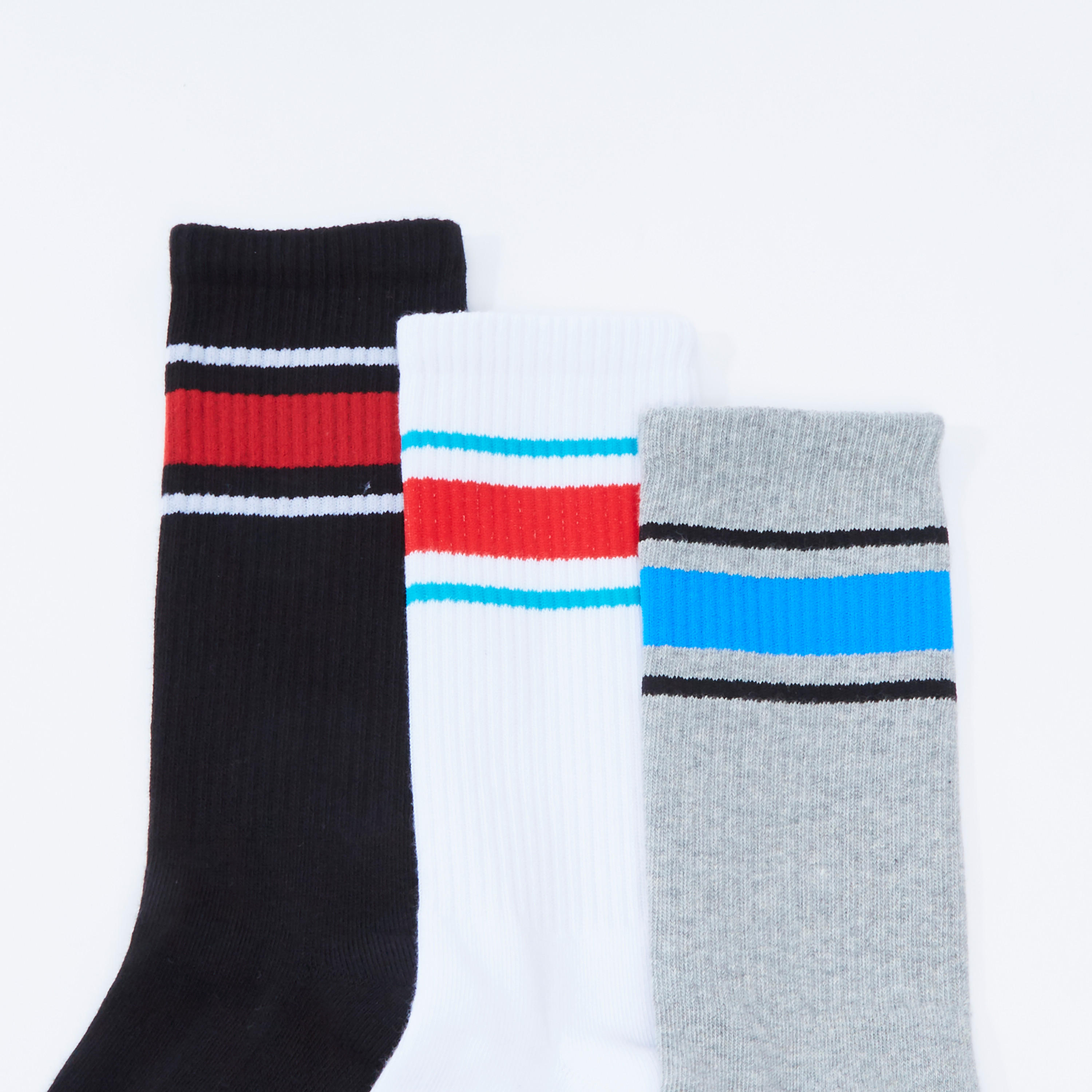 جوارب بارزة الملمس بطول ربلة الساق بحواف مضلّعة - طقم من 3 أزواج-men-socks-image-2