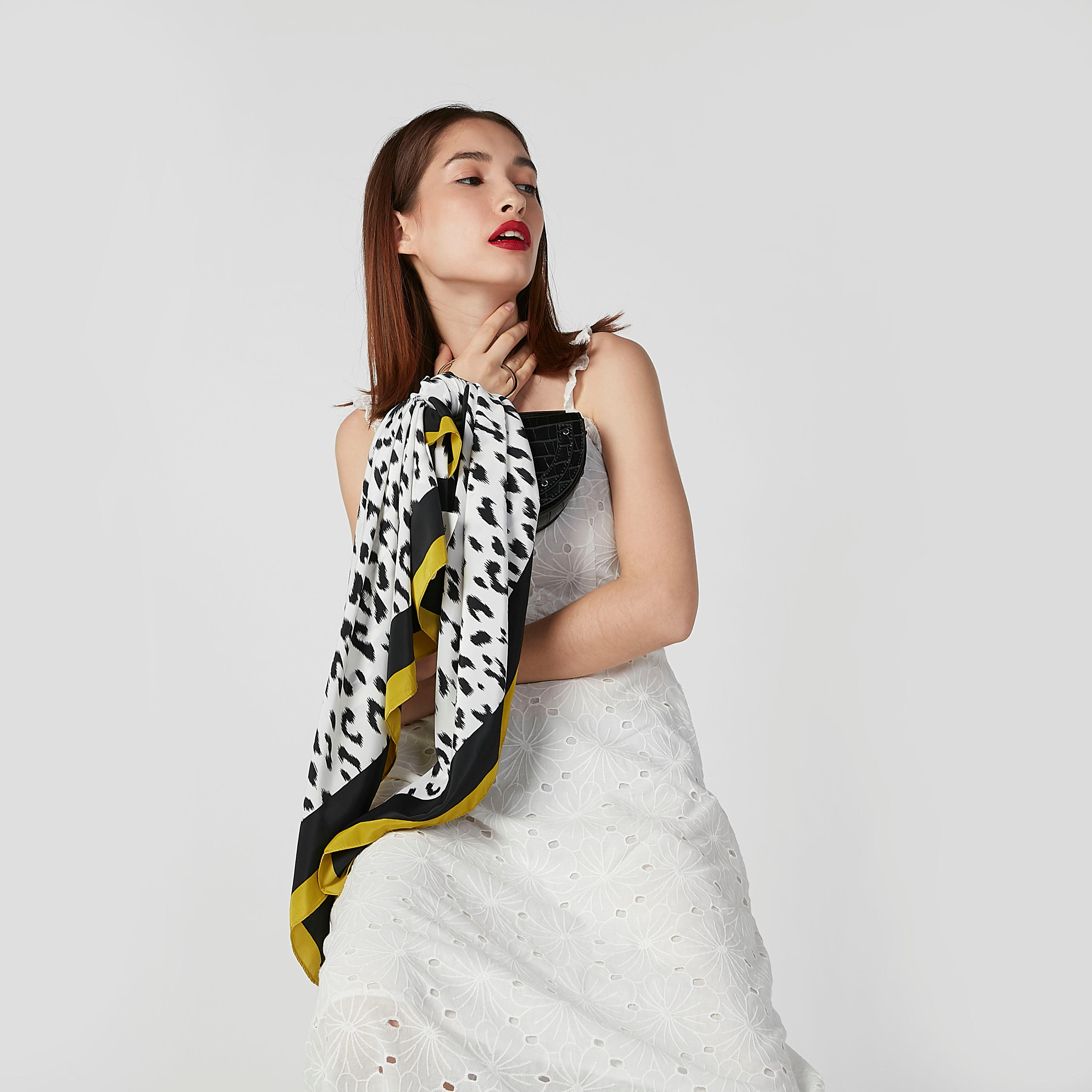 وشاح مزيّن بطبعات-women-clothingaccessories-scarves-image-2