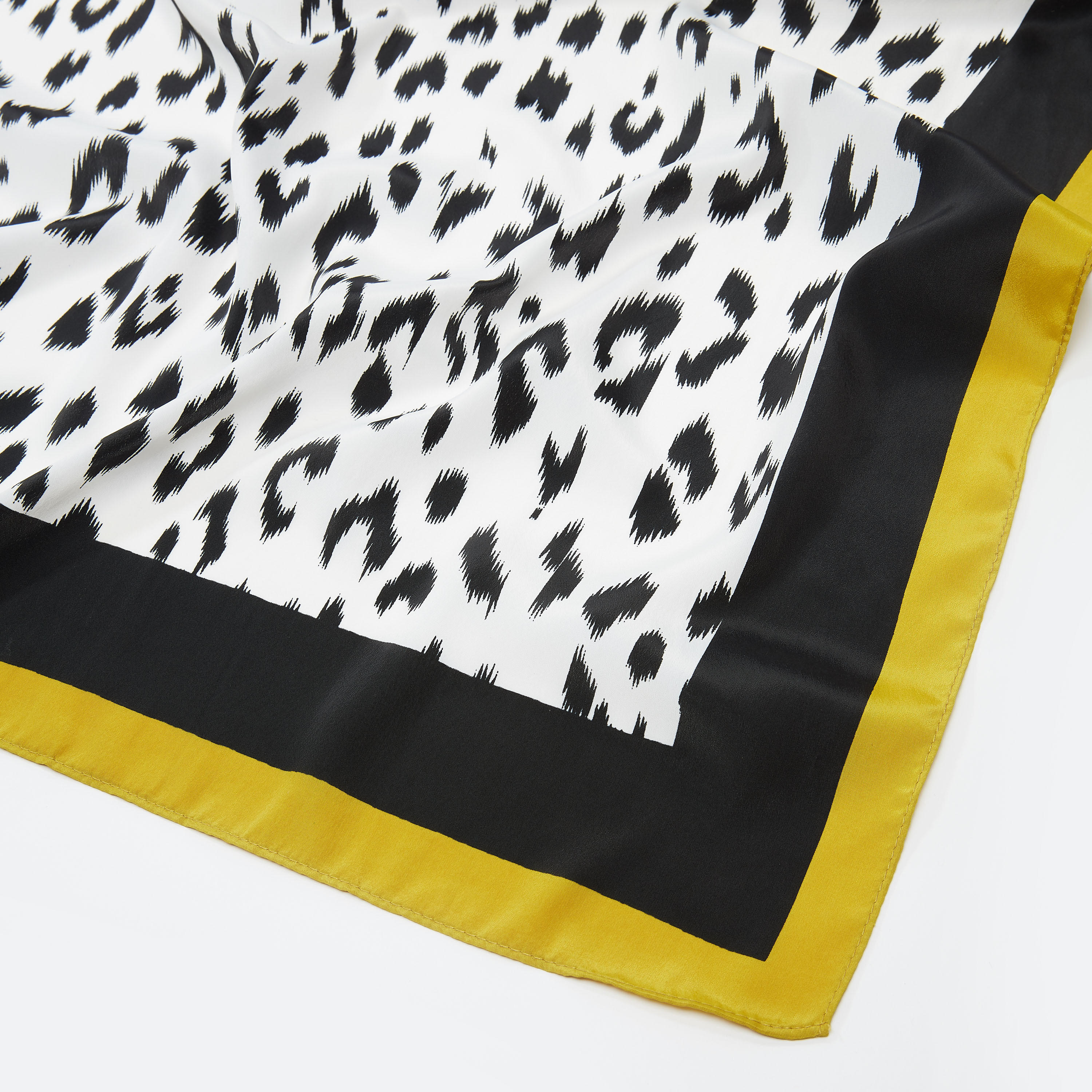 وشاح مزيّن بطبعات-women-clothingaccessories-scarves-image-1