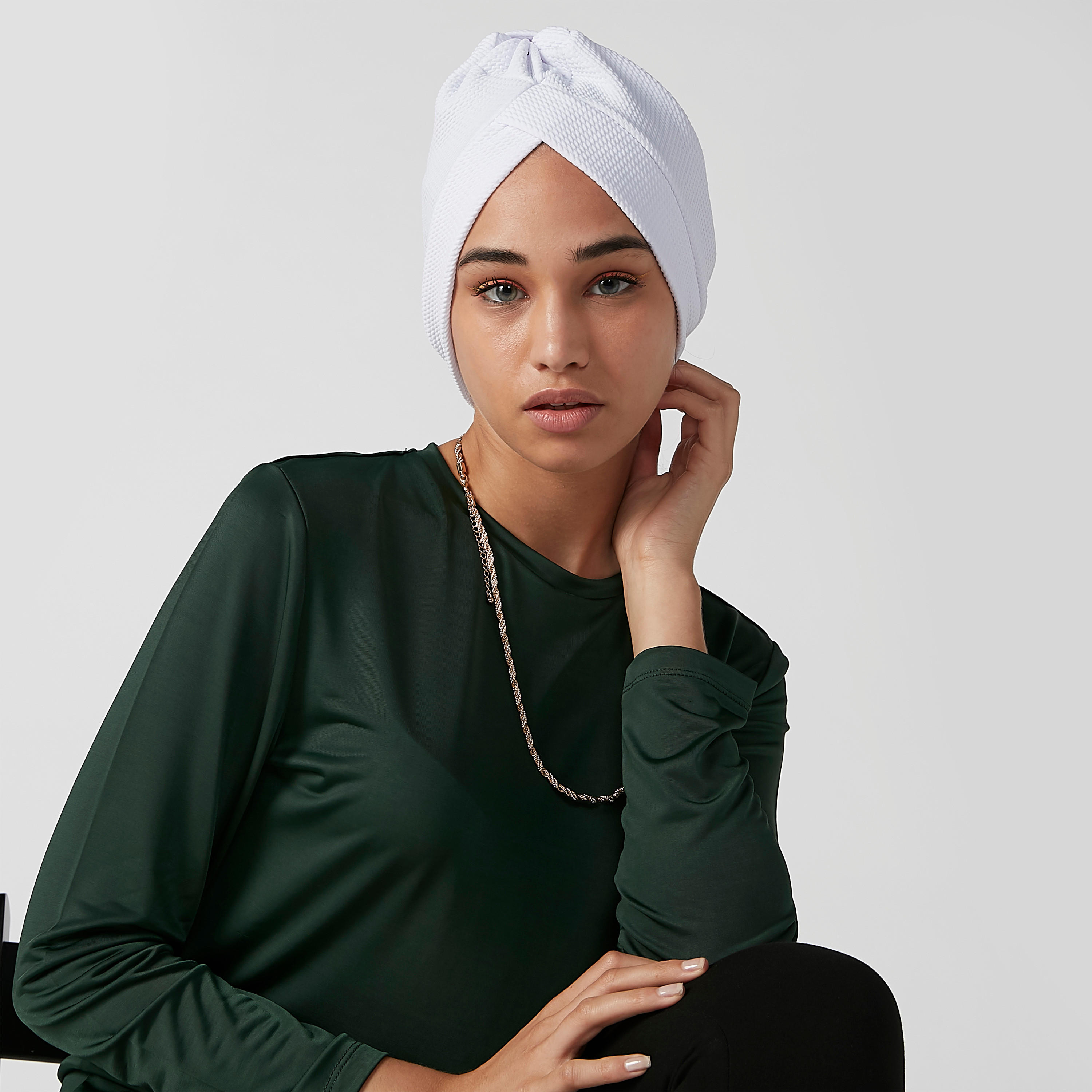 كاب سادة بتفاصيل معقودة-women-clothingaccessories-capsandhats-image-2