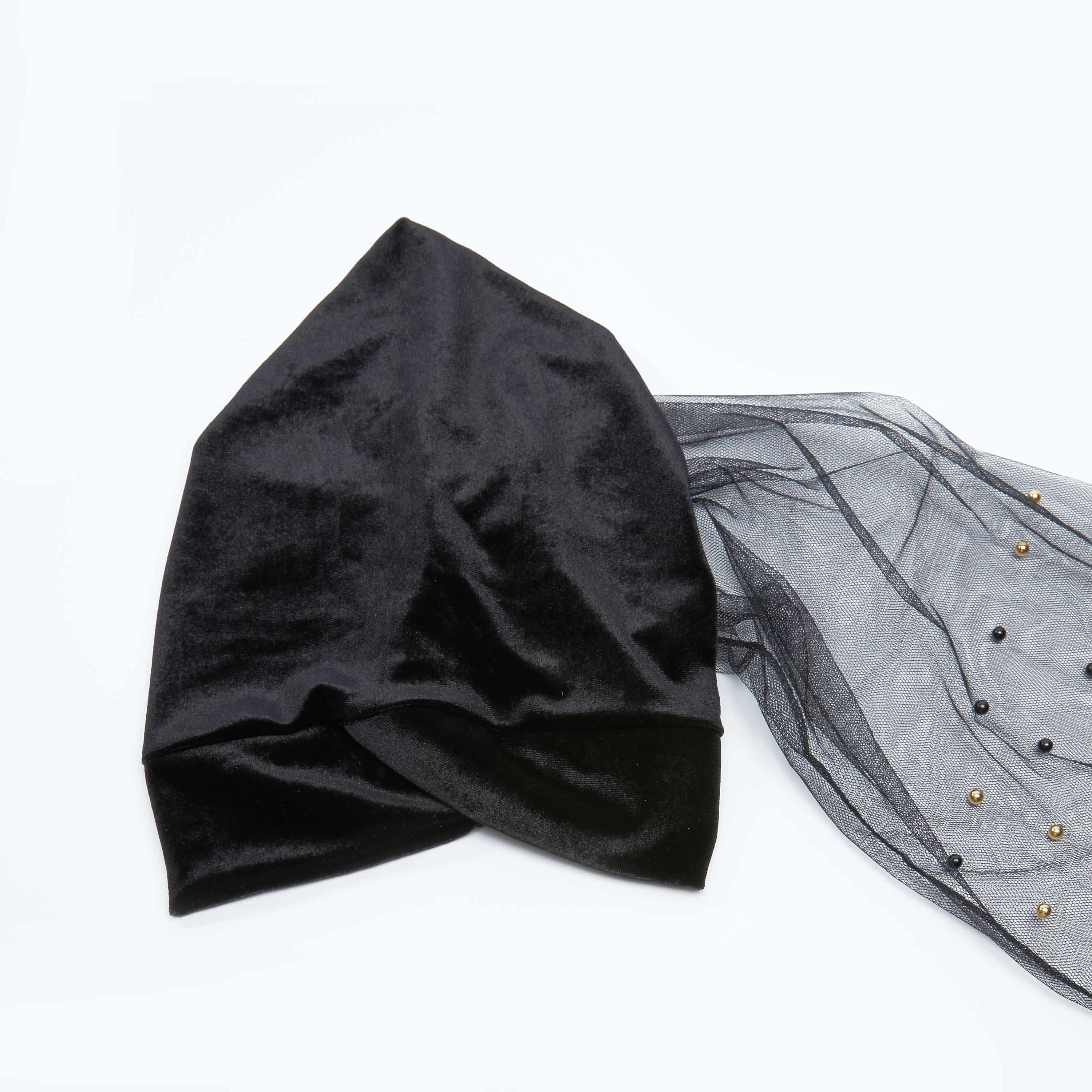 طقم وشاح مزيّن وكاب بارز الملمس-women-clothingaccessories-capsandhats-image-3