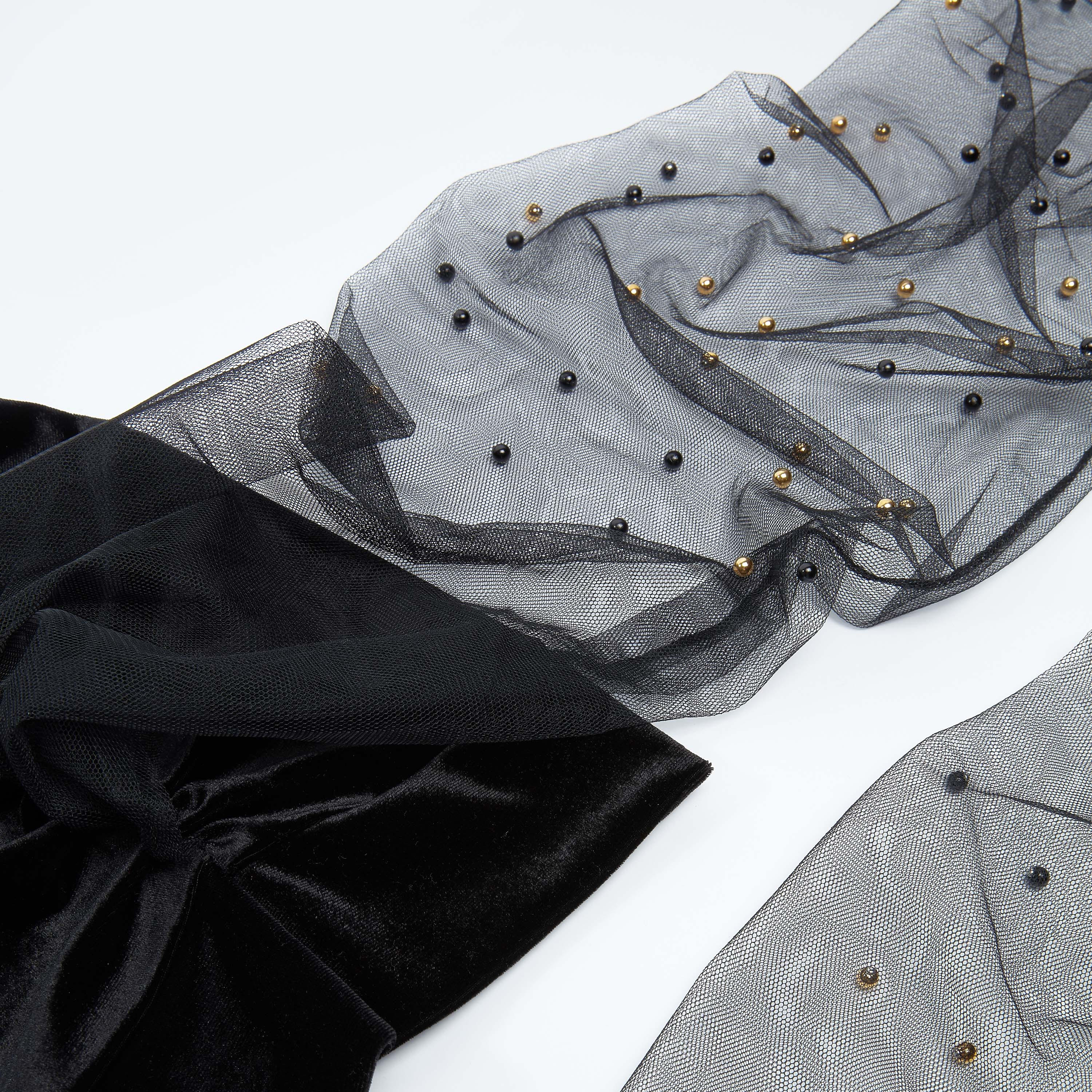 طقم وشاح مزيّن وكاب بارز الملمس-women-clothingaccessories-capsandhats-image-4
