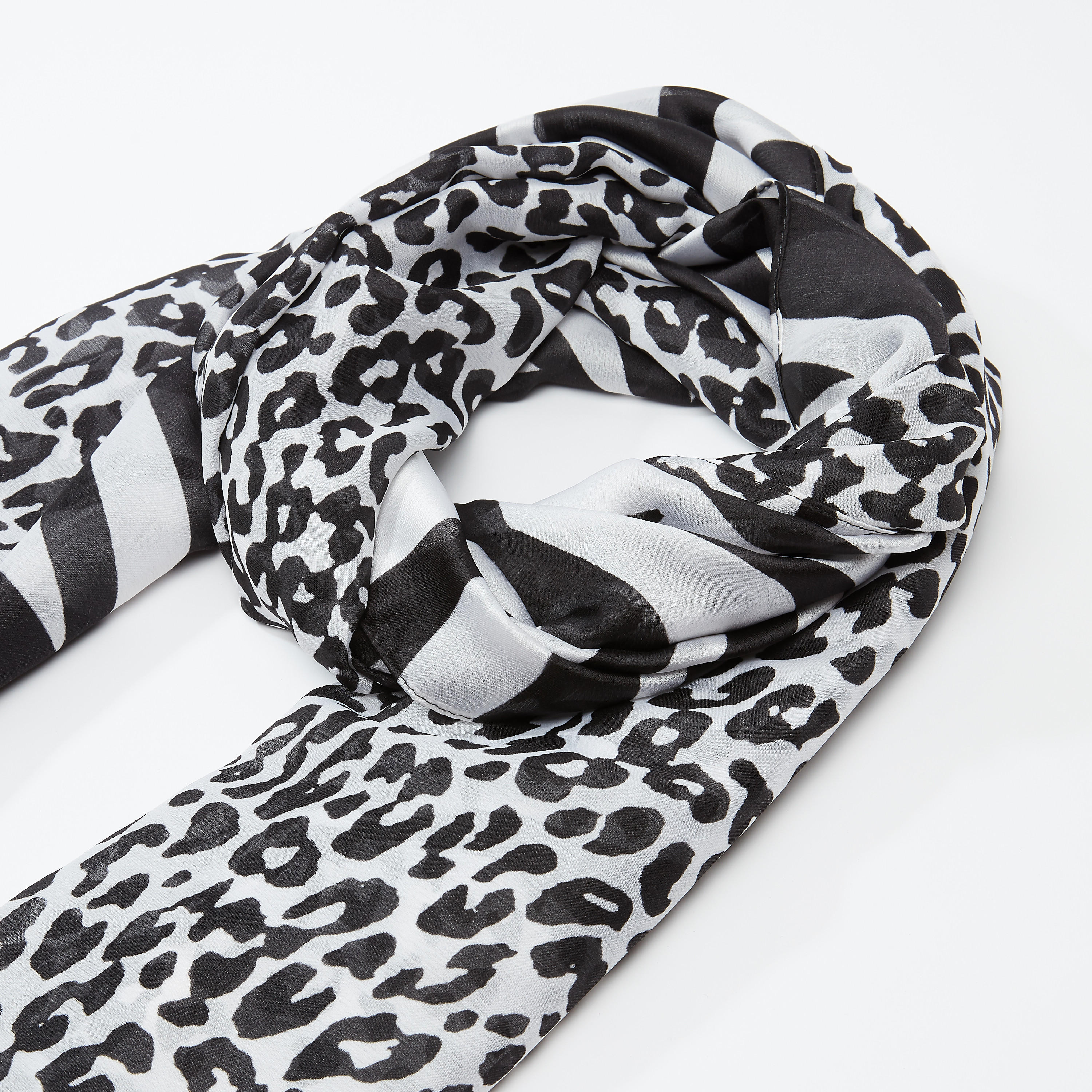 وشاح بطبعات حيوانات-women-clothingaccessories-scarves-image-3