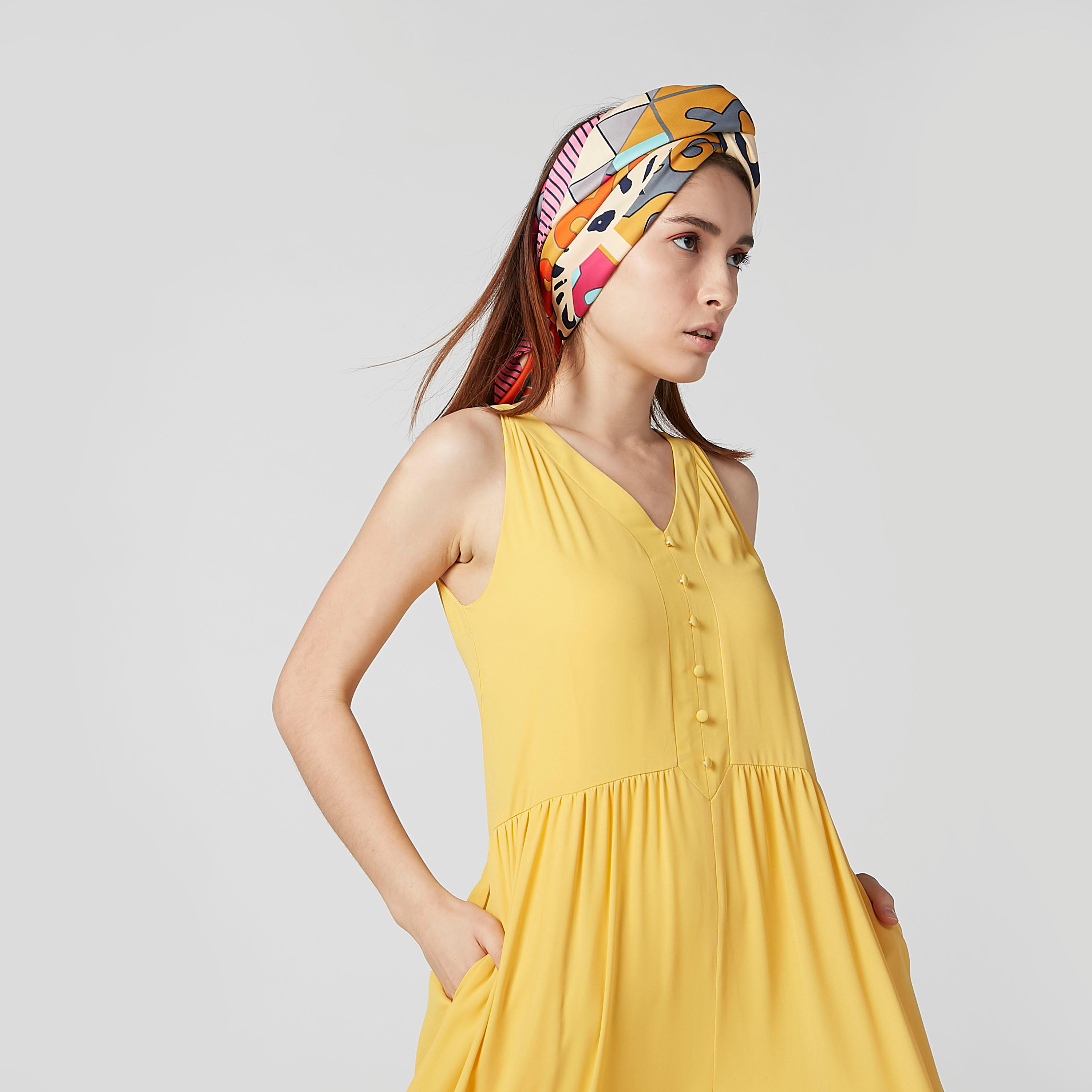 وشاح مزيّن بطبعات-women-clothingaccessories-scarves-image-2