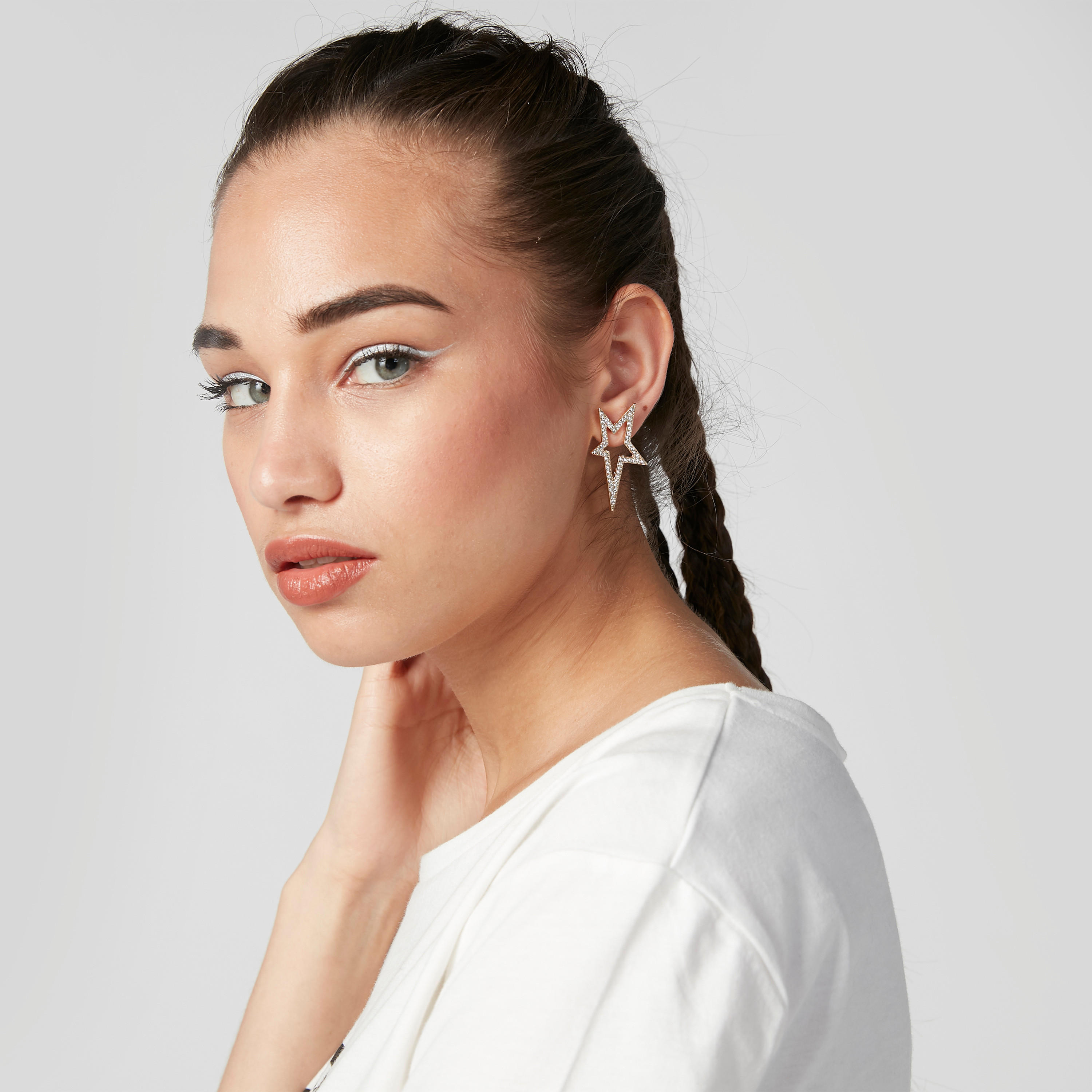 أقراط مرّصعة بمكبس إغلاق-women-watchesandjewellery-jewellery-earrings-image-2