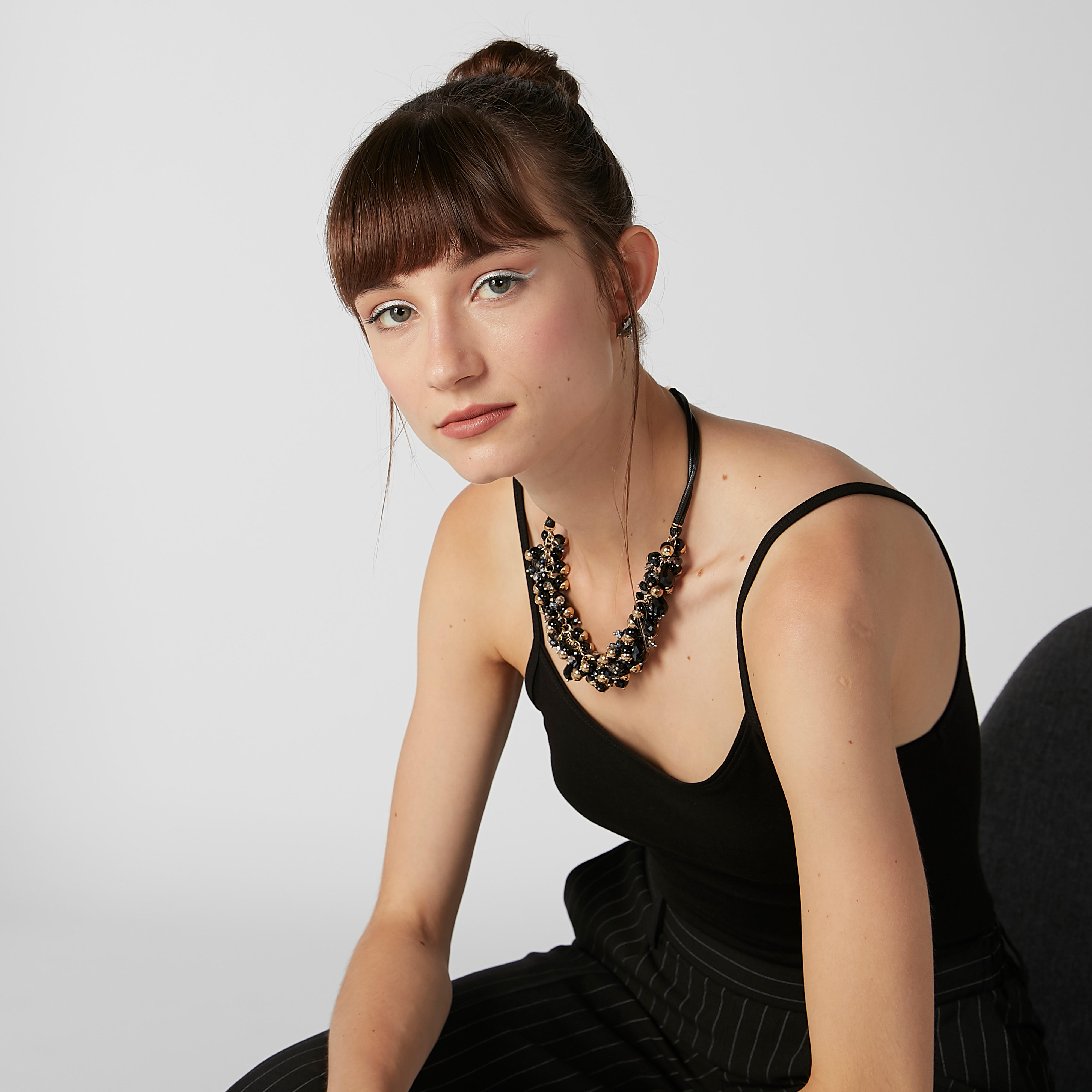 عقد مزيّن بمشبك إغلاق-women-watchesandjewellery-jewellery-necklacesandpendants-image-2