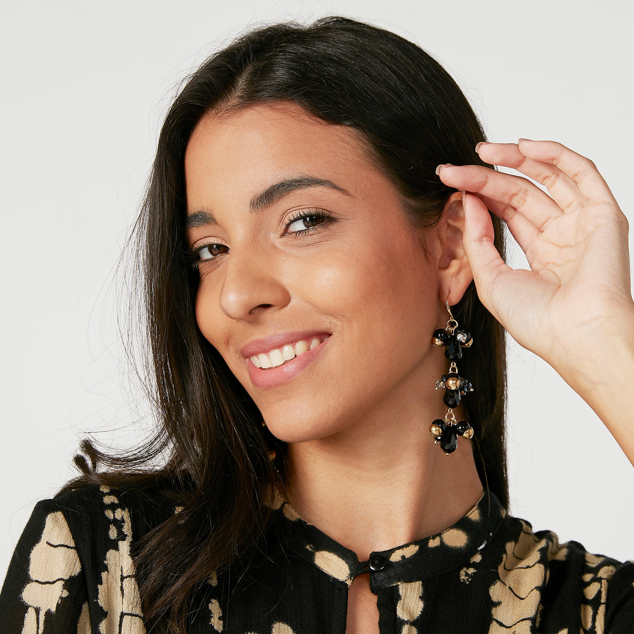 حلق مزيّن بدلاّية وخطّاف-women-watchesandjewellery-jewellery-earrings-image-2