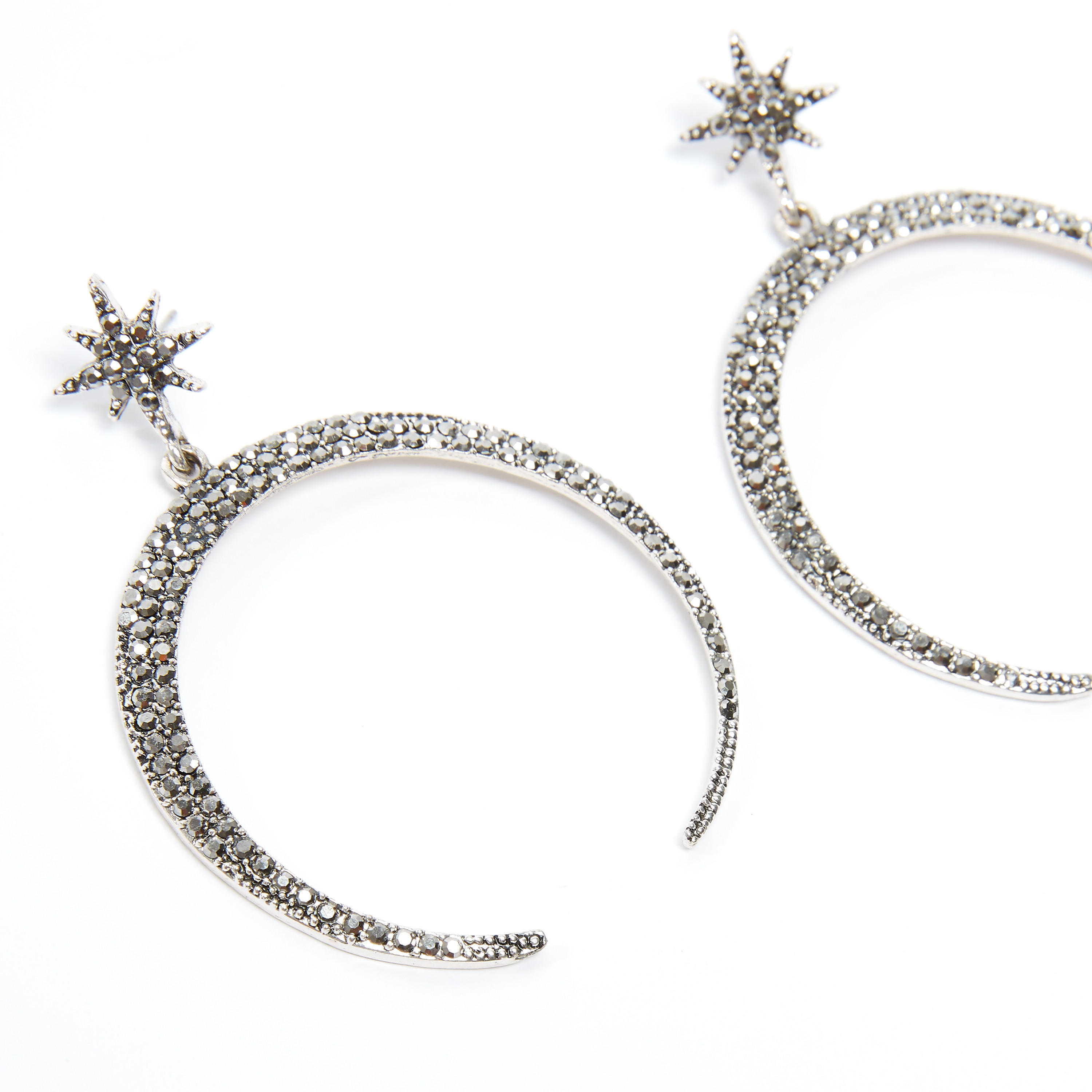 حلق مرصّع بدلّاية ومكبس إغلاق-women-watchesandjewellery-jewellery-earrings-image-2