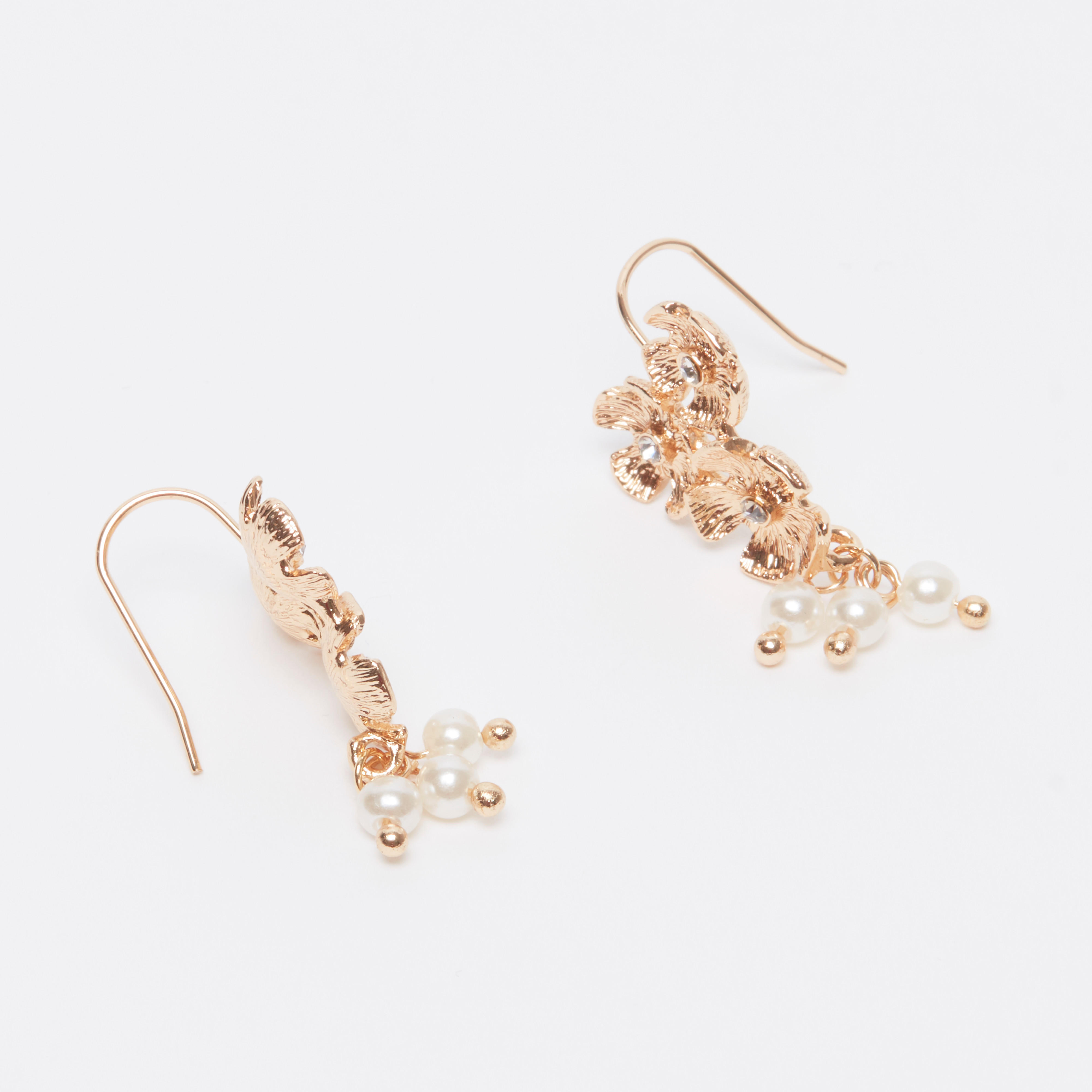 أقراط مزيّنة بدلاّية وخطّاف-women-watchesandjewellery-jewellery-earrings-image-1