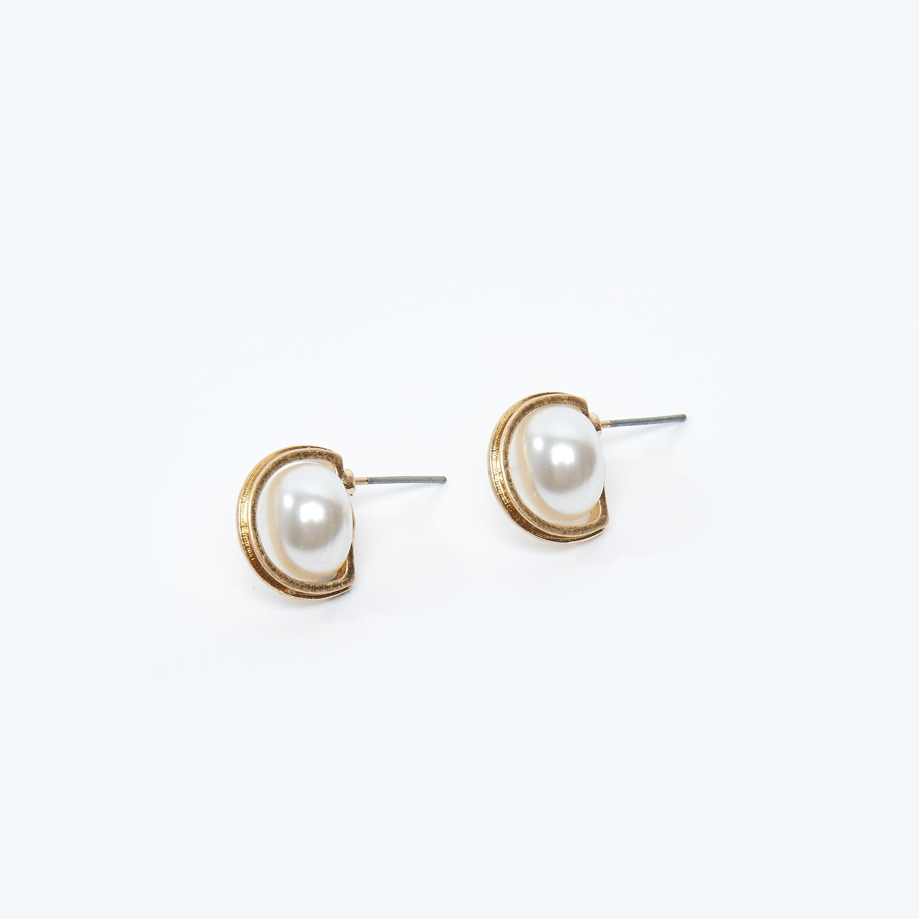 حلق مرصع بتزيينات ومكبس إغلاق-women-watchesandjewellery-jewellery-earrings-image-1
