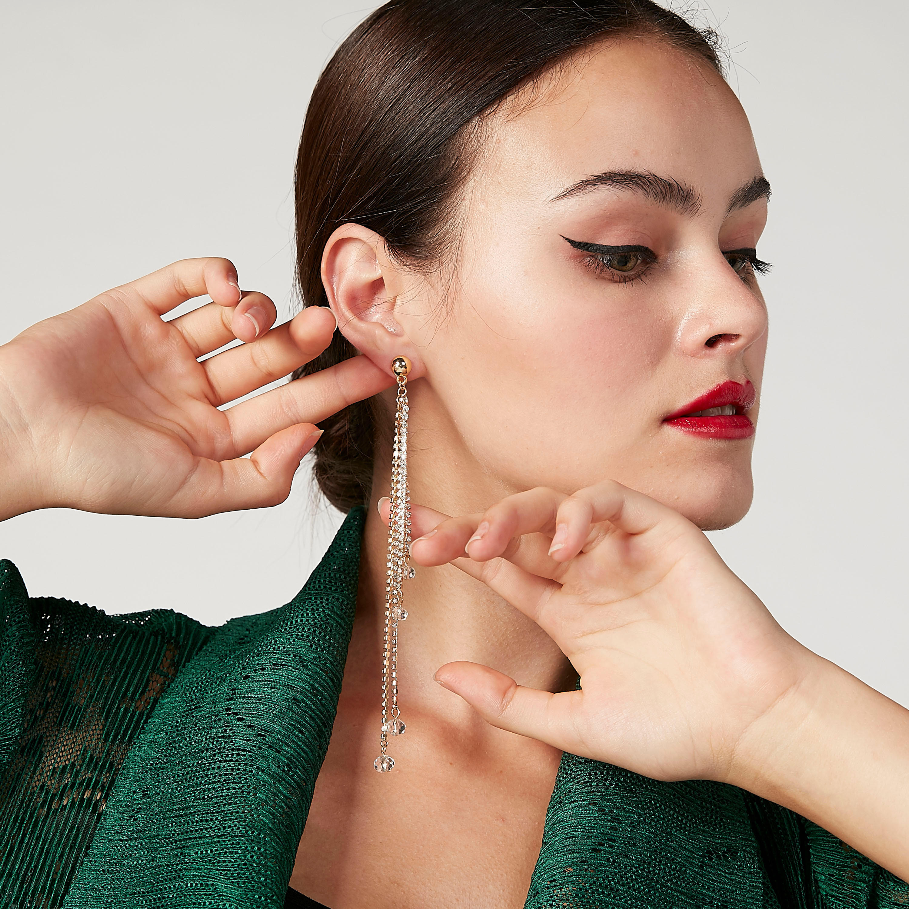 حلق بدلّاية مرصّعة ومكبس إغلاق-women-watchesandjewellery-jewellery-earrings-image-2
