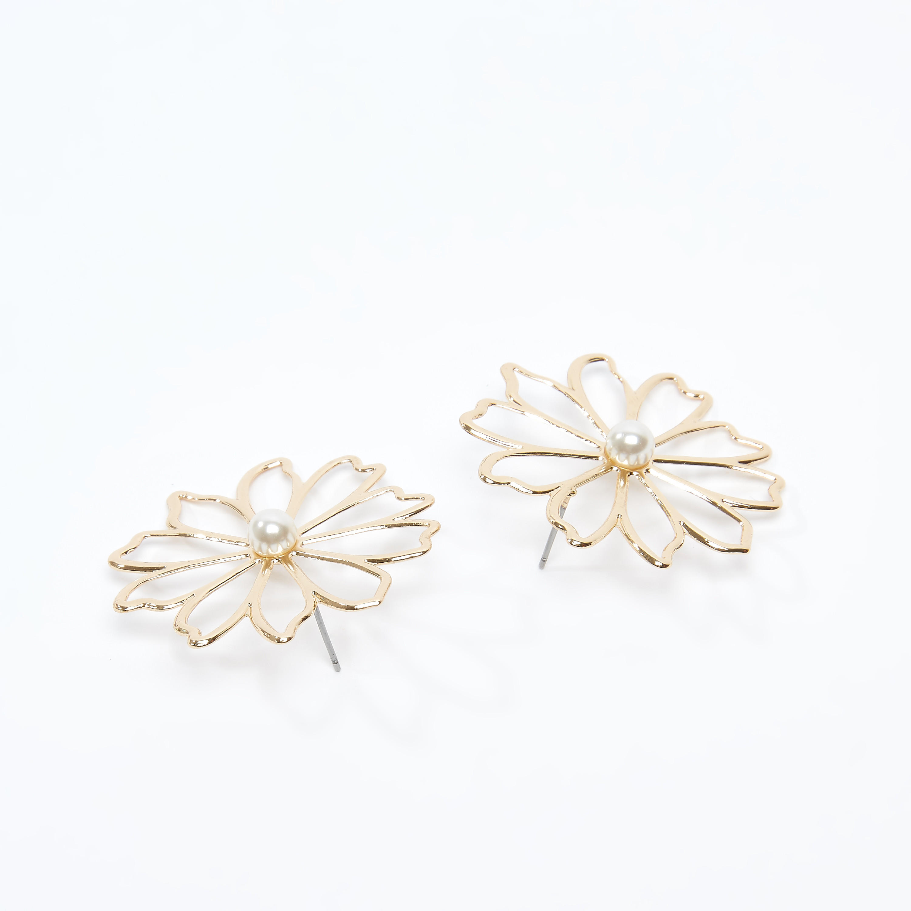 أقراط بمكبس إغلاق وتفاصيل لؤلؤ على شكل زهور-women-watchesandjewellery-jewellery-earrings-image-3