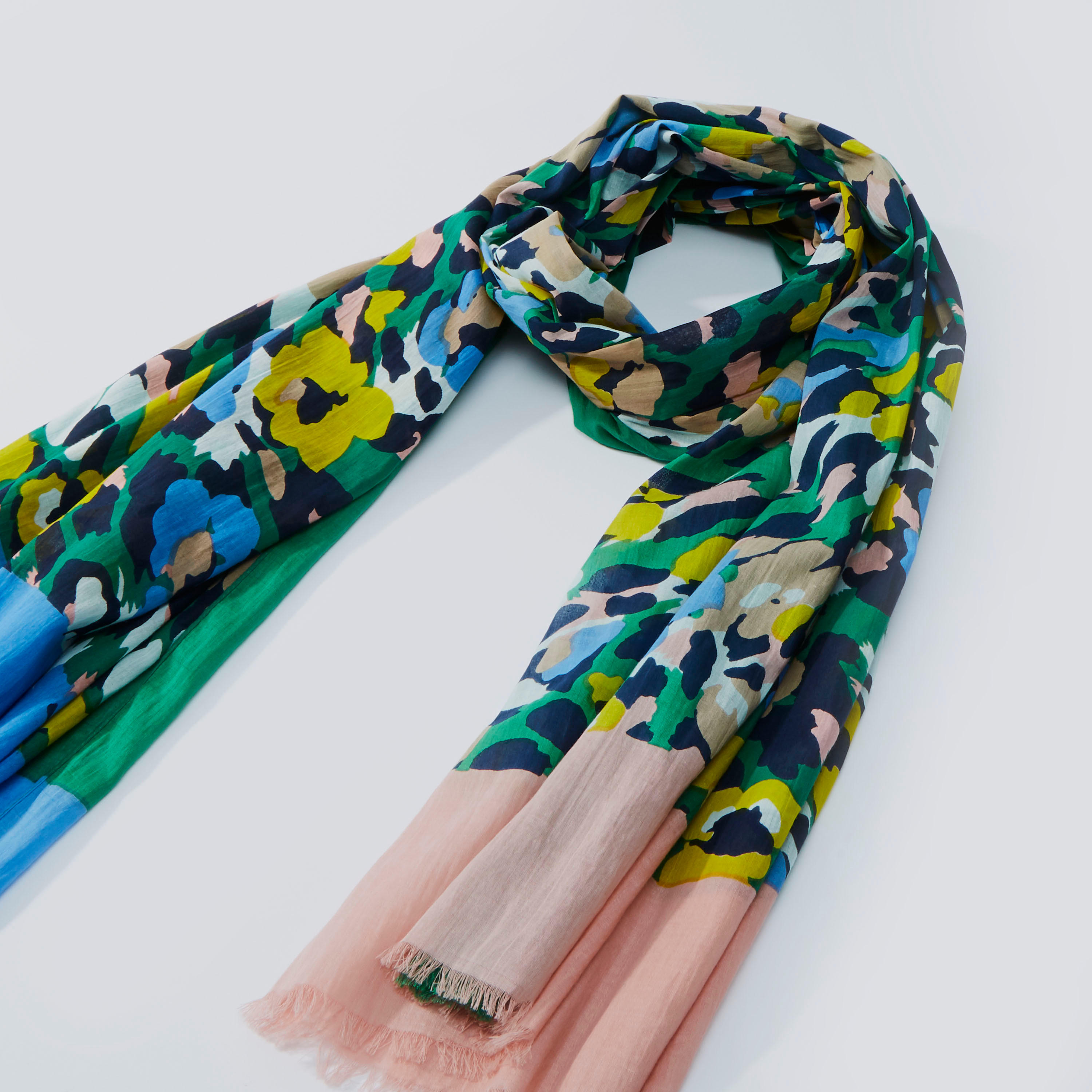 وشاح بطبعات زهرية-women-clothingaccessories-scarves-image-3