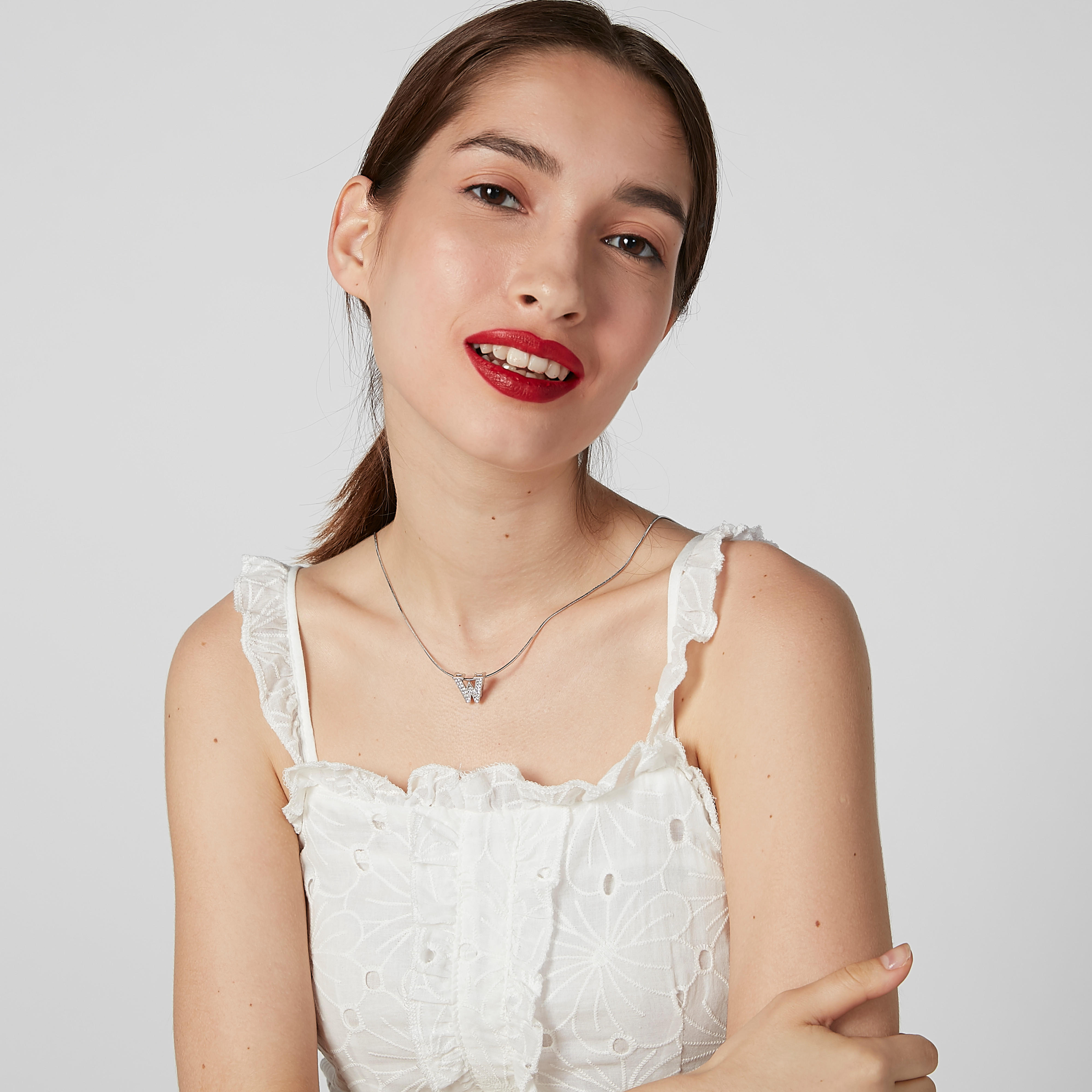 قلادة بدلّاية W مرصّعة ومشبك إغلاق-women-watchesandjewellery-jewellery-necklacesandpendants-image-2