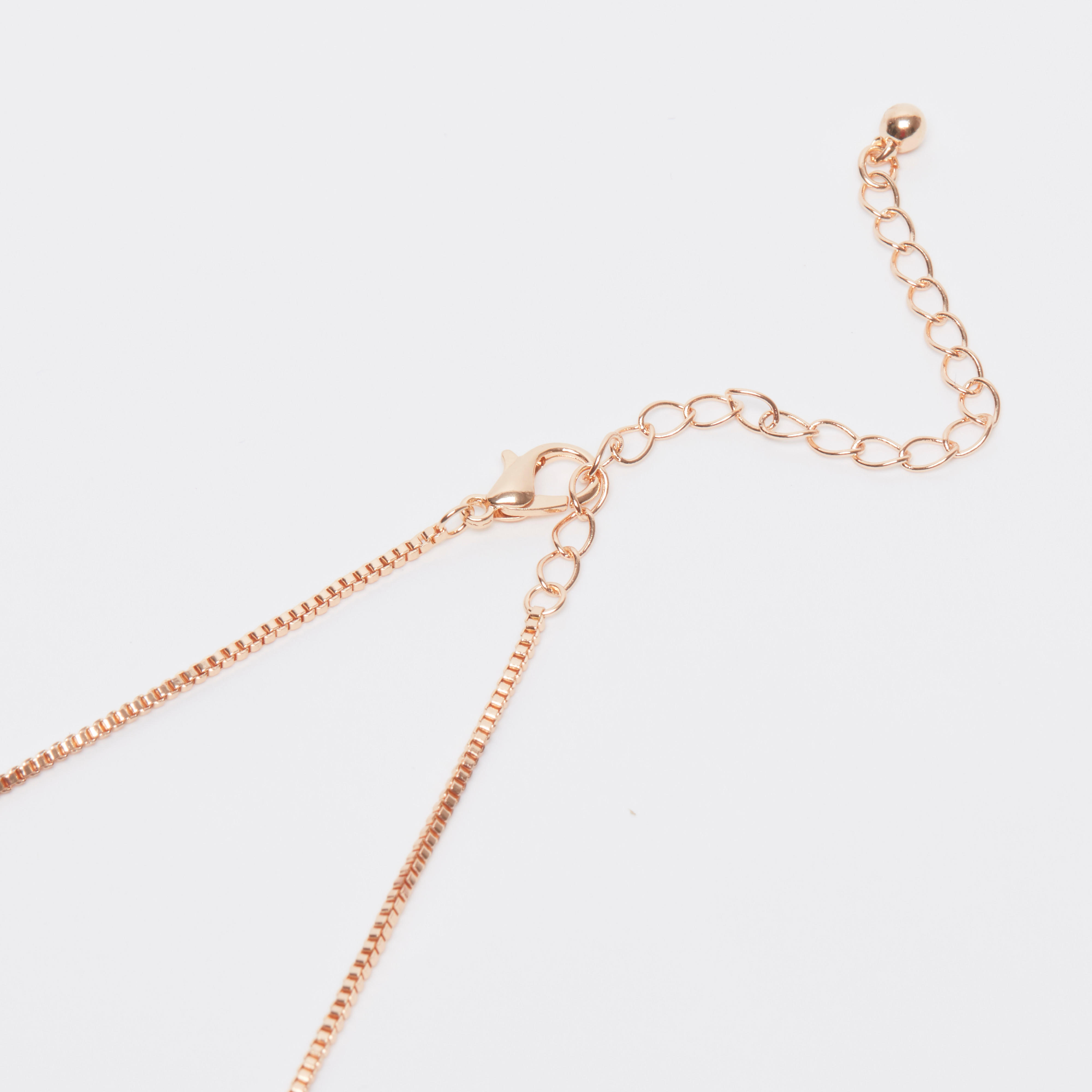 قلادة بدلّاية D ميتاليك ومشبك إغلاق-women-watchesandjewellery-jewellery-necklacesandpendants-image-3