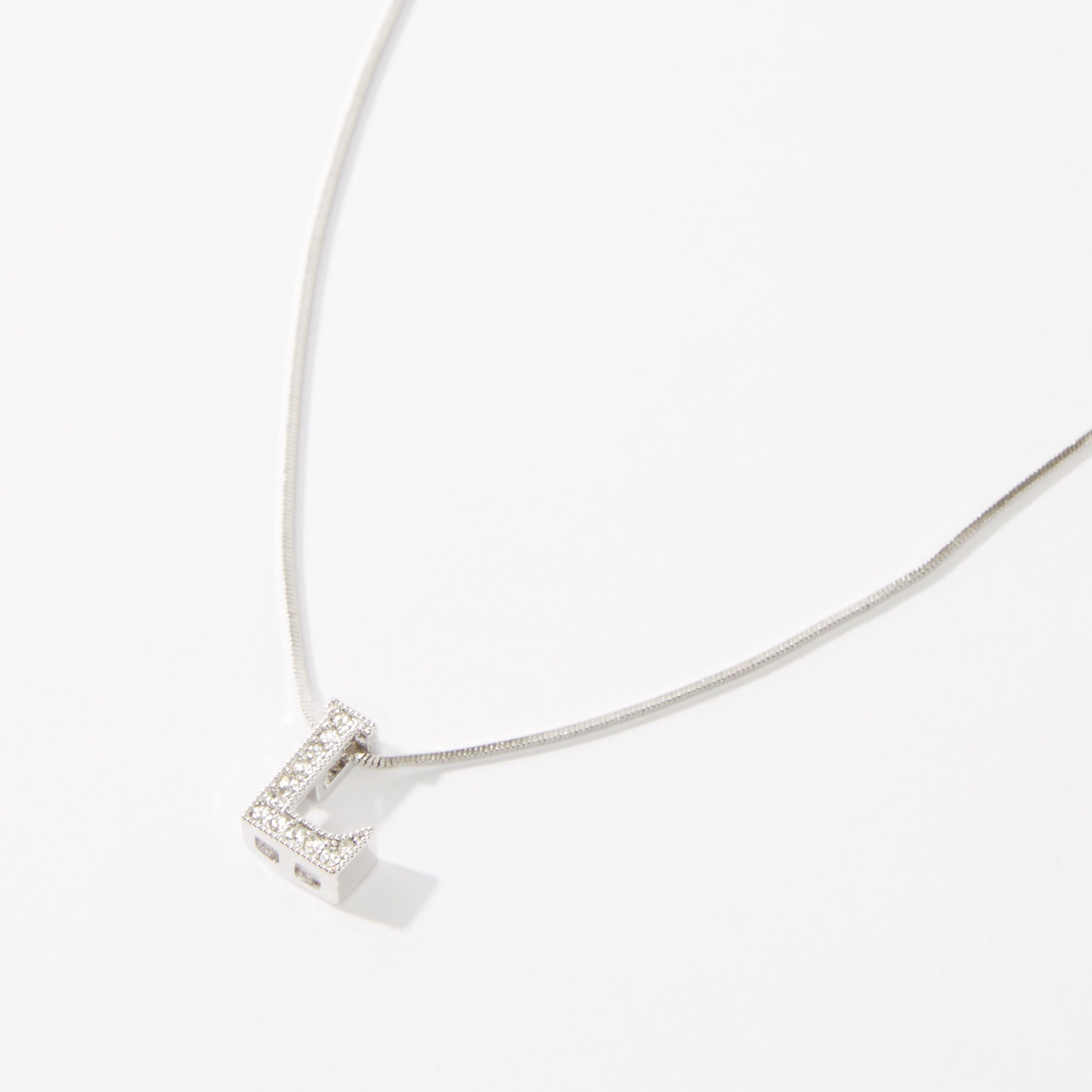 قلادة بدلّاية L مرصّعة ومشبك إغلاق-women-watchesandjewellery-jewellery-necklacesandpendants-image-1