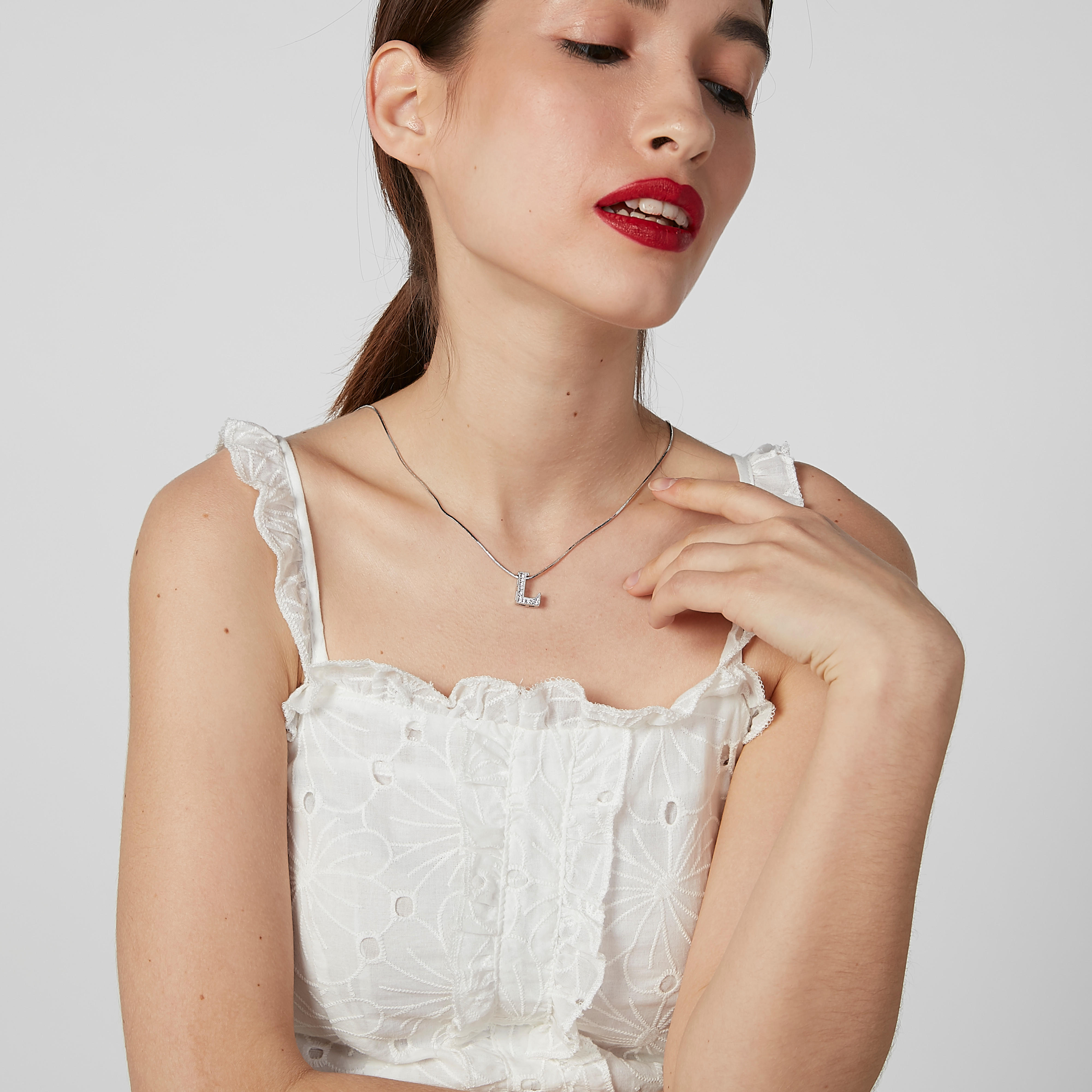 قلادة بدلّاية L مرصّعة ومشبك إغلاق-women-watchesandjewellery-jewellery-necklacesandpendants-image-2
