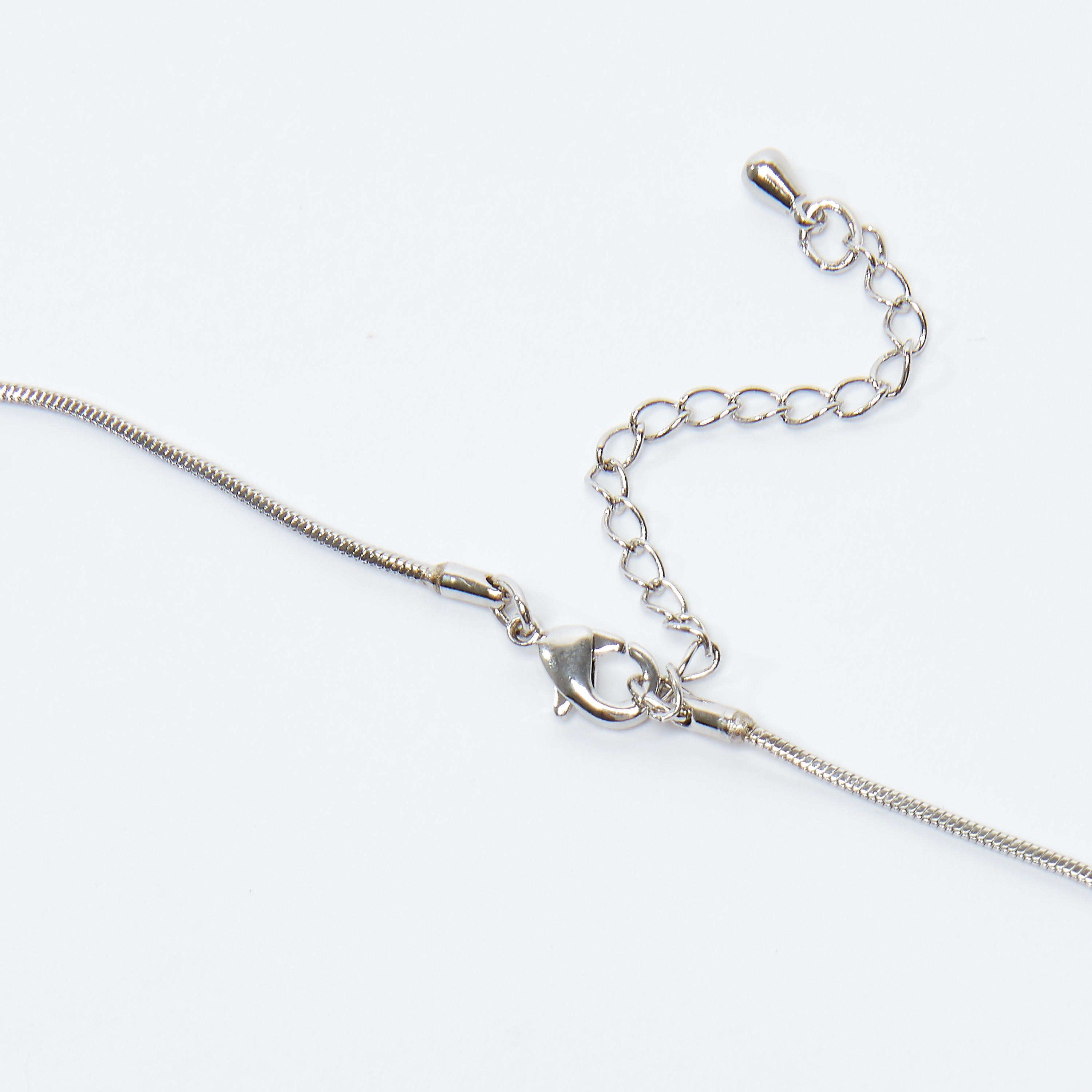 قلادة بدلّاية N مرصّعة ومشبك إغلاق-women-watchesandjewellery-jewellery-necklacesandpendants-image-3