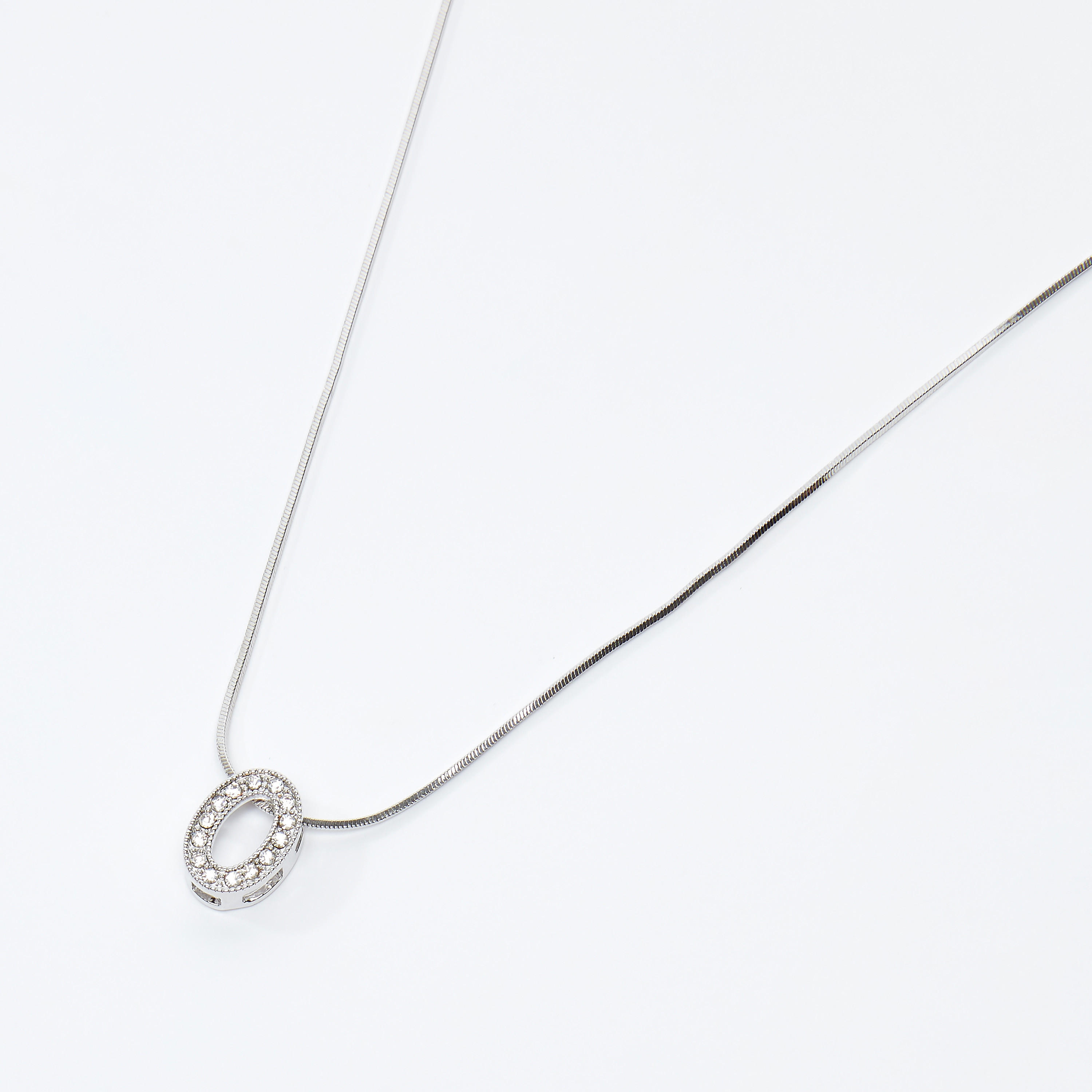 عقد بدلّاية O مرصّعة ومشبك إغلاق-women-watchesandjewellery-jewellery-necklacesandpendants-image-1