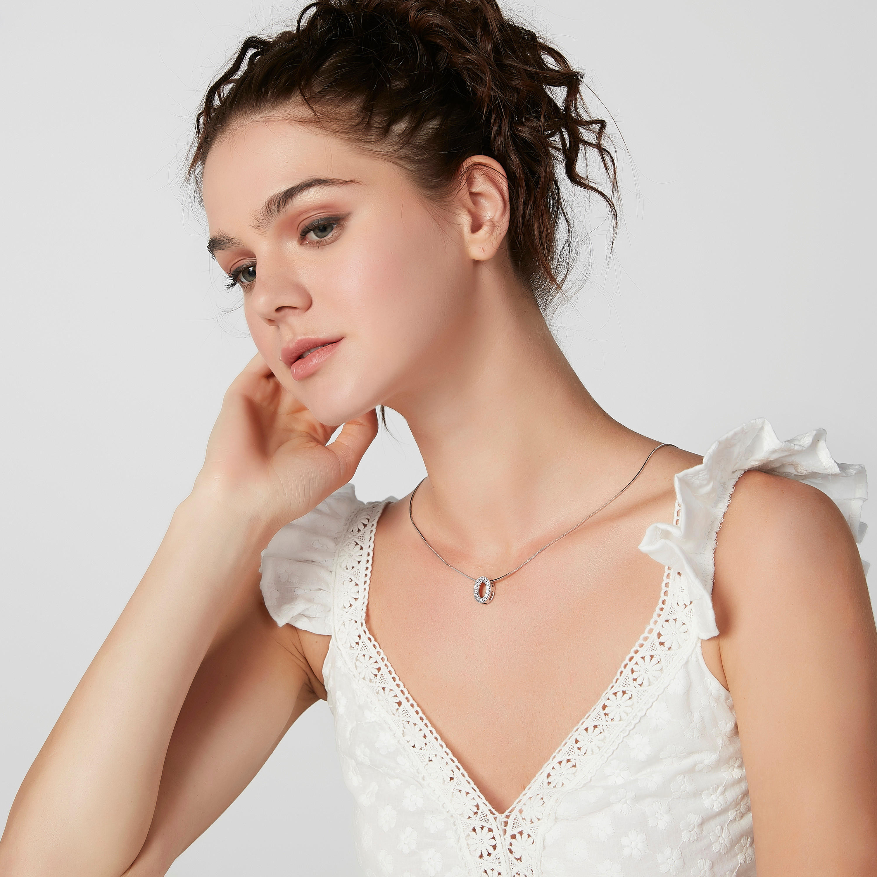 عقد بدلّاية O مرصّعة ومشبك إغلاق-women-watchesandjewellery-jewellery-necklacesandpendants-image-2
