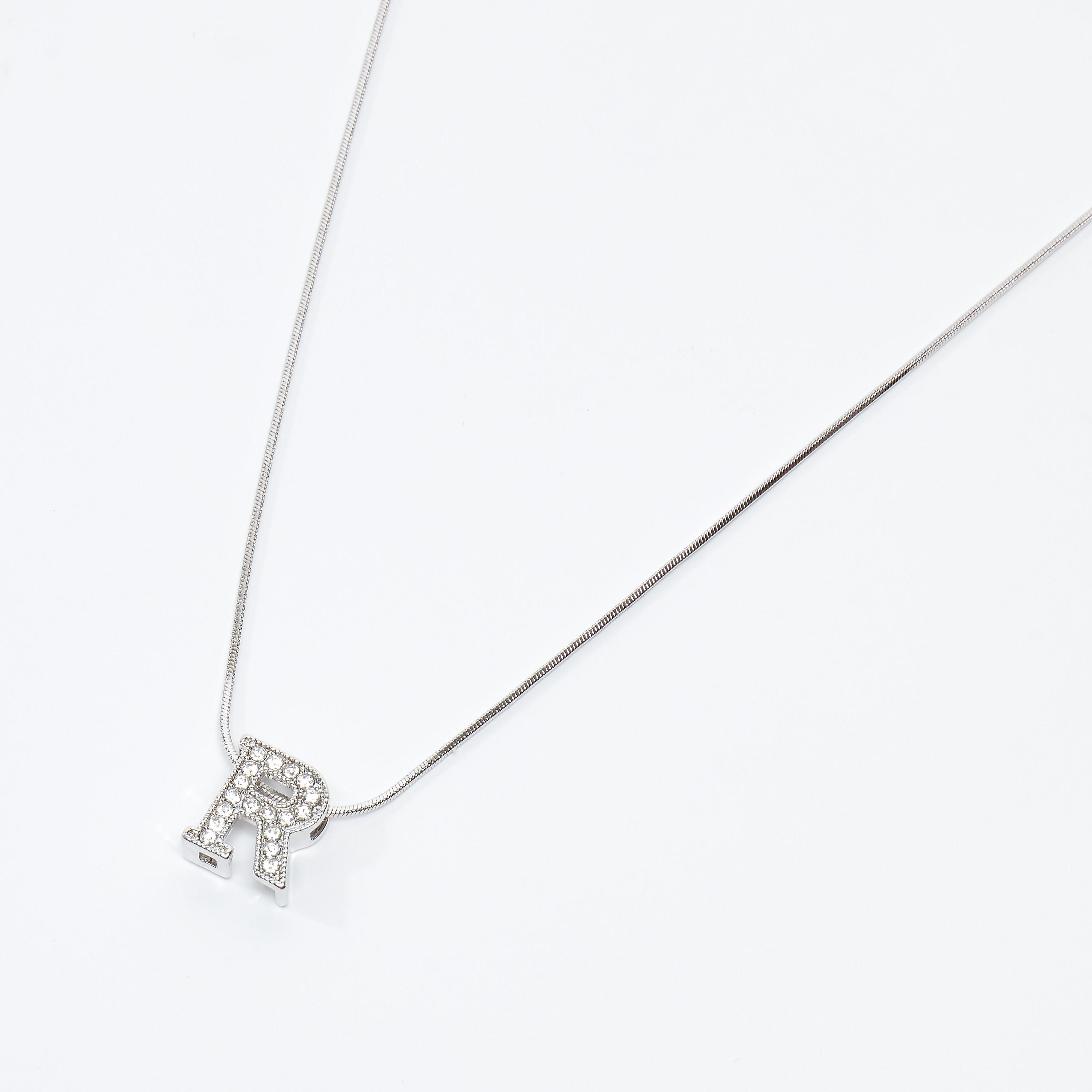 عقد بدلّاية R مرصّعة ومشبك إغلاق-women-watchesandjewellery-jewellery-necklacesandpendants-image-1