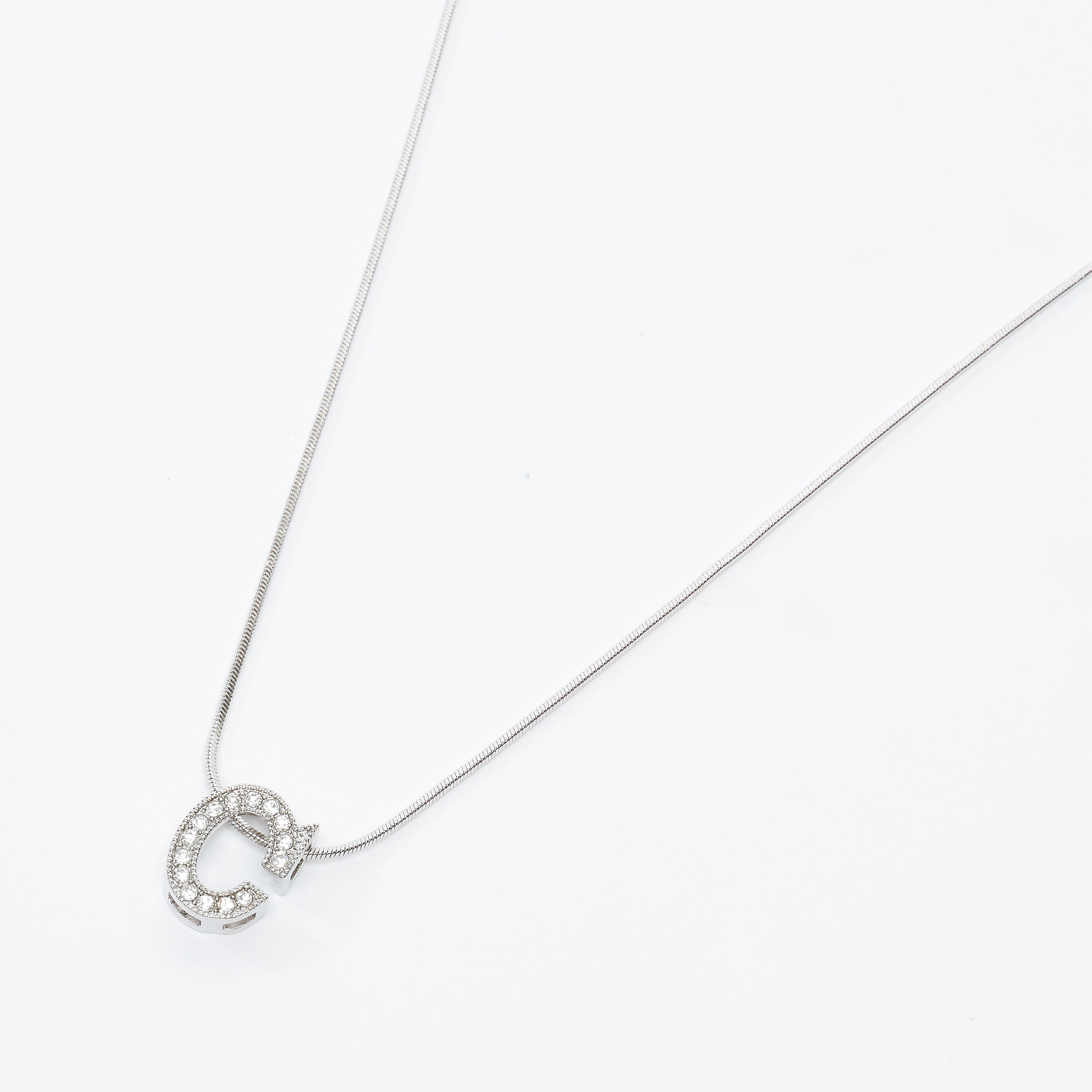 قلادة بدلّاية C مرصّعة ومشبك إغلاق-women-watchesandjewellery-jewellery-necklacesandpendants-image-1
