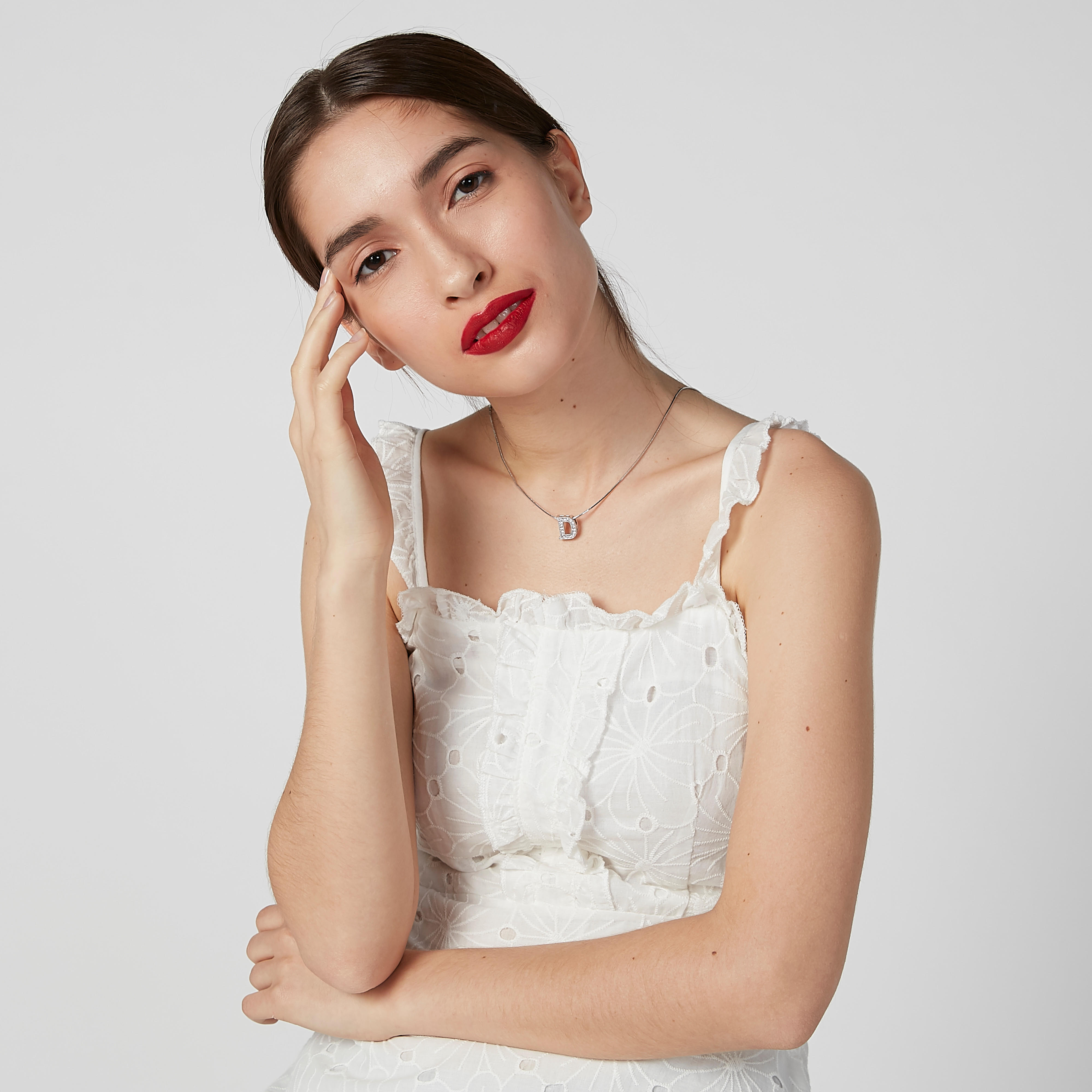 قلادة بدلّاية D مرصّعة ومشبك إغلاق-women-watchesandjewellery-jewellery-necklacesandpendants-image-2