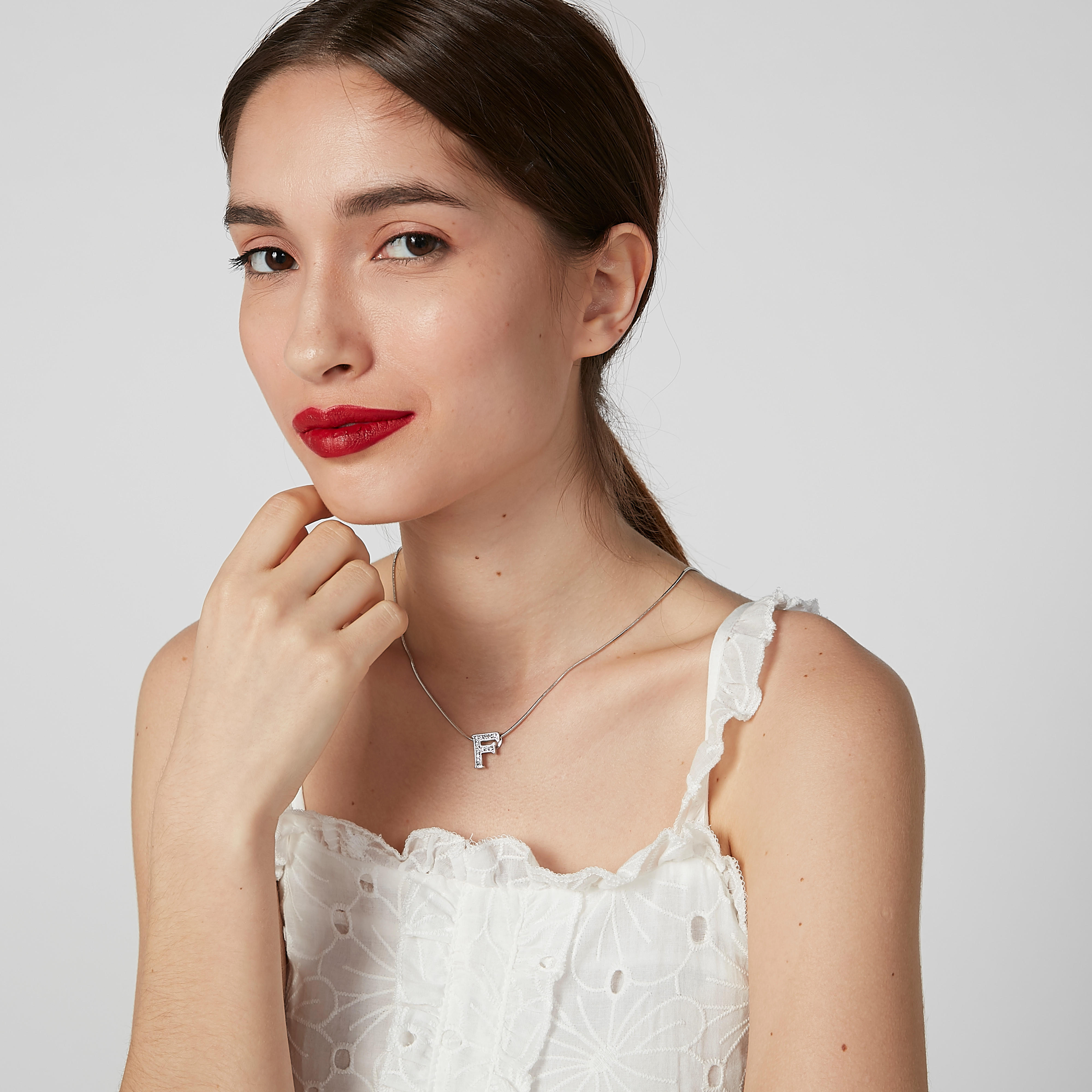 قلادة بدلّاية F مرصّعة ومشبك إغلاق-women-watchesandjewellery-jewellery-necklacesandpendants-image-2