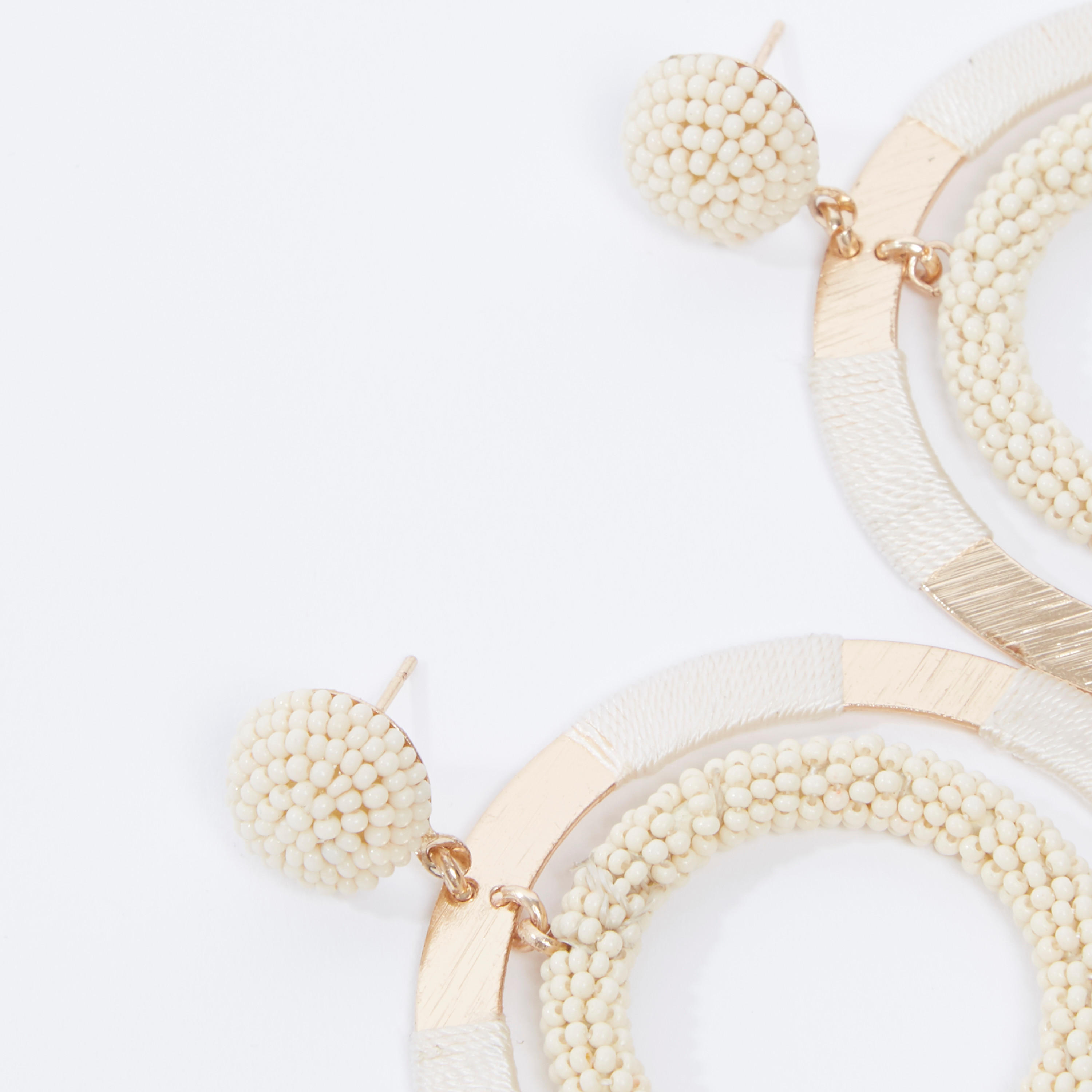 حلقان بدلّاية مزيّنة ومكبس إغلاق-women-watchesandjewellery-jewellery-earrings-image-2