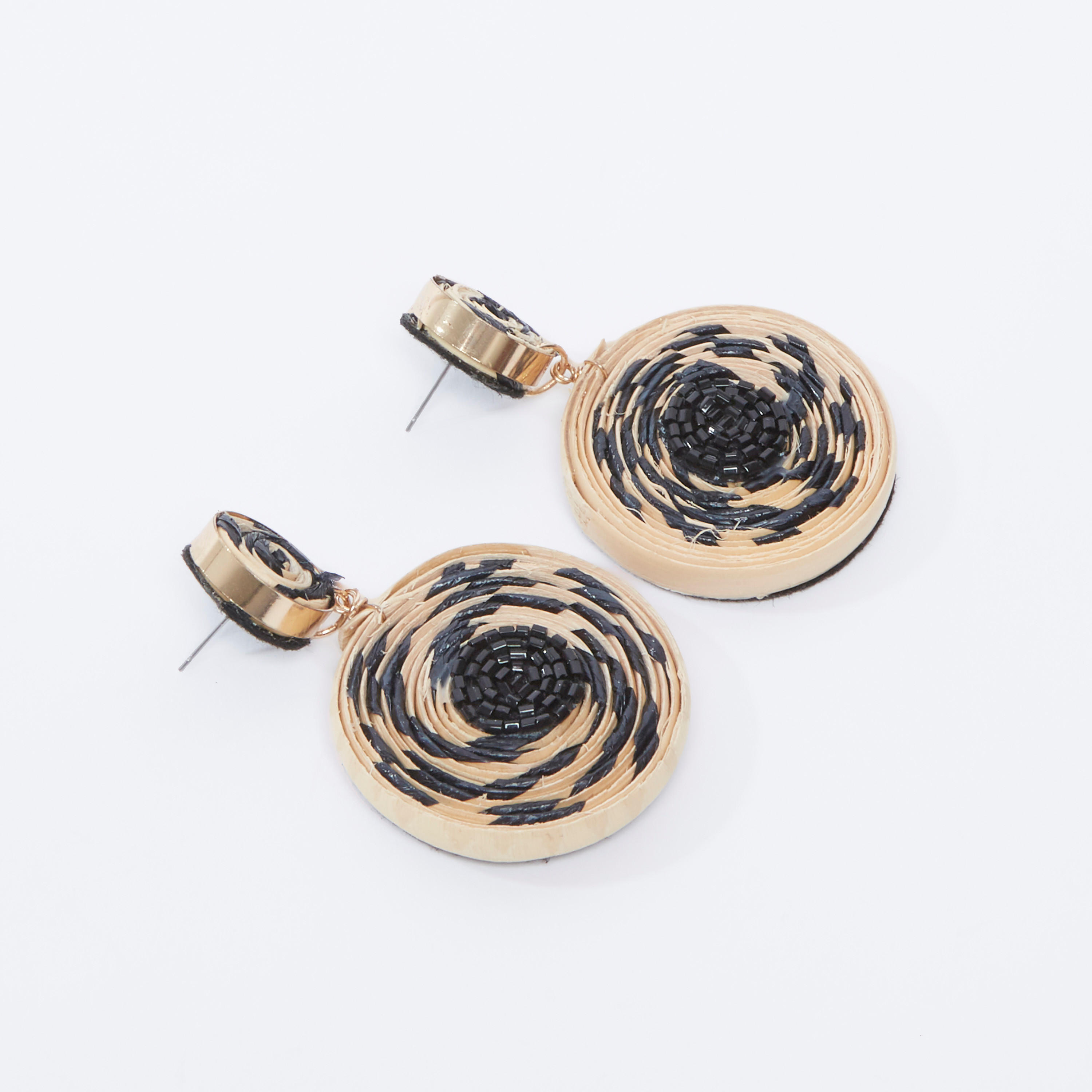 حلقان بدلّاية مزيّنة ومكبس إغلاق-women-watchesandjewellery-jewellery-earrings-image-1