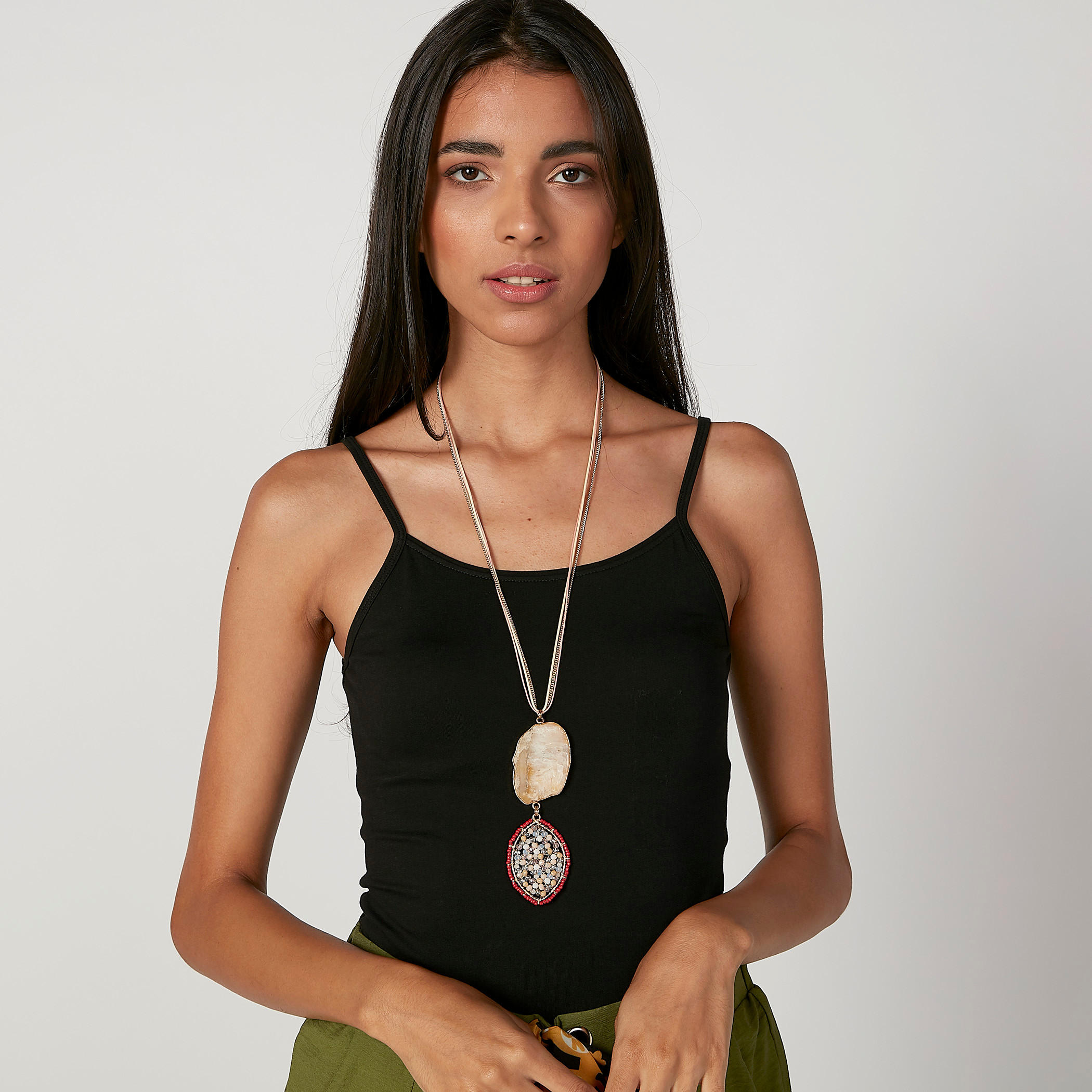 عقد مزيّن بمشبك إغلاق-women-watchesandjewellery-jewellery-necklacesandpendants-image-2