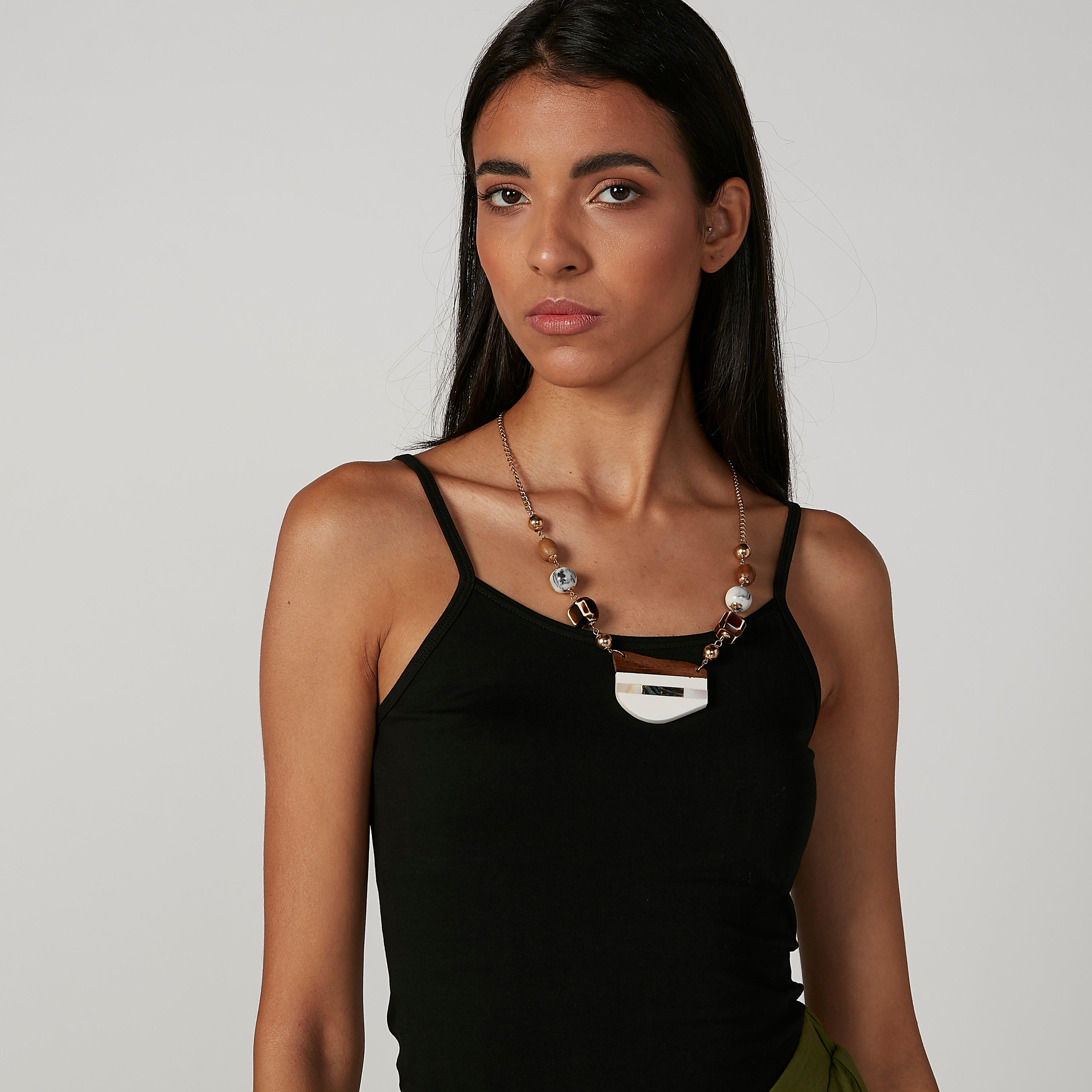 عقد مزيّن بمشبك إغلاق-women-watchesandjewellery-jewellery-necklacesandpendants-image-2