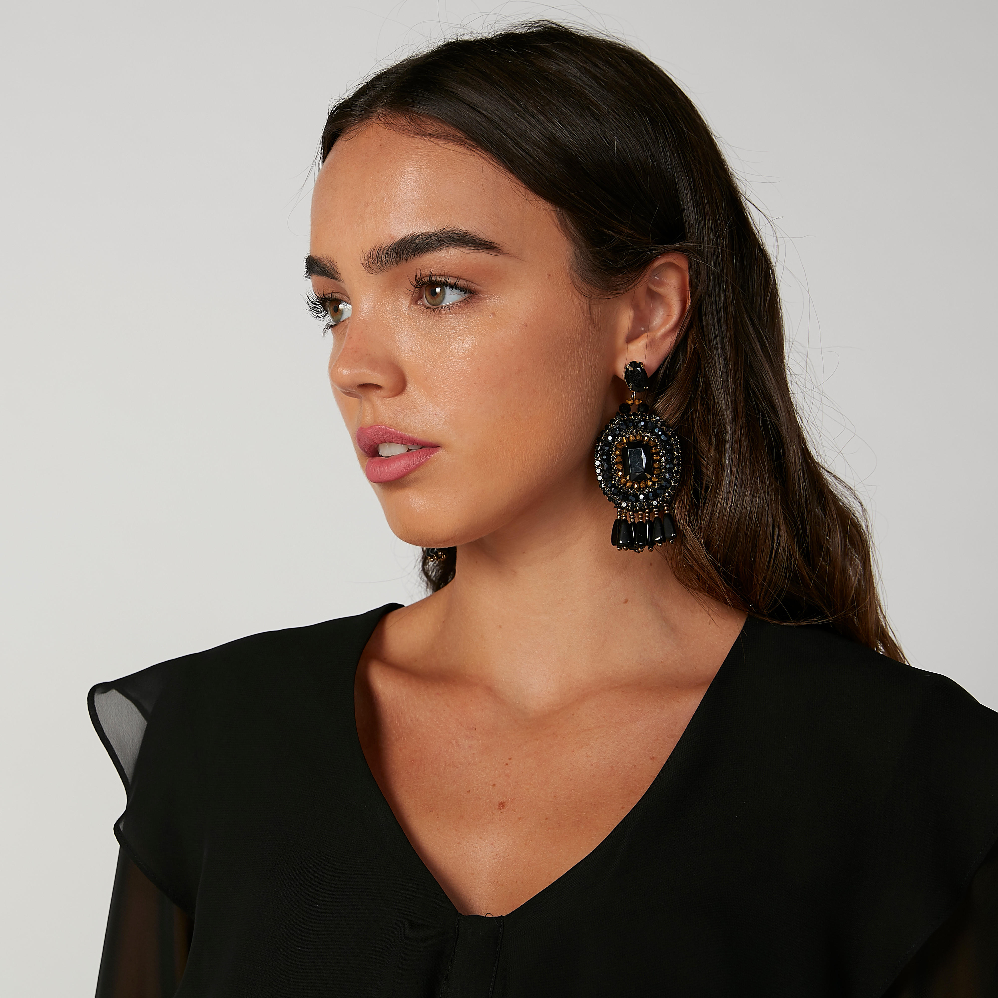 حلقان بدلّاية مزيّنة ومكبس إغلاق-women-watchesandjewellery-jewellery-earrings-image-3