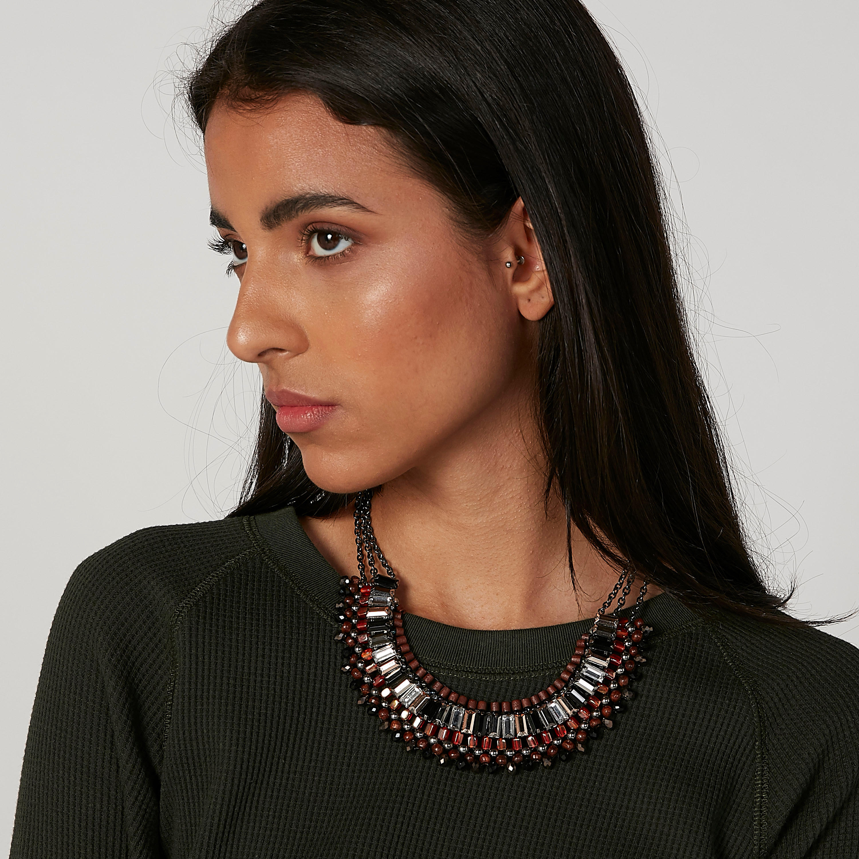 عقد مزيّن بمشبك إغلاق-women-watchesandjewellery-jewellery-necklacesandpendants-image-2
