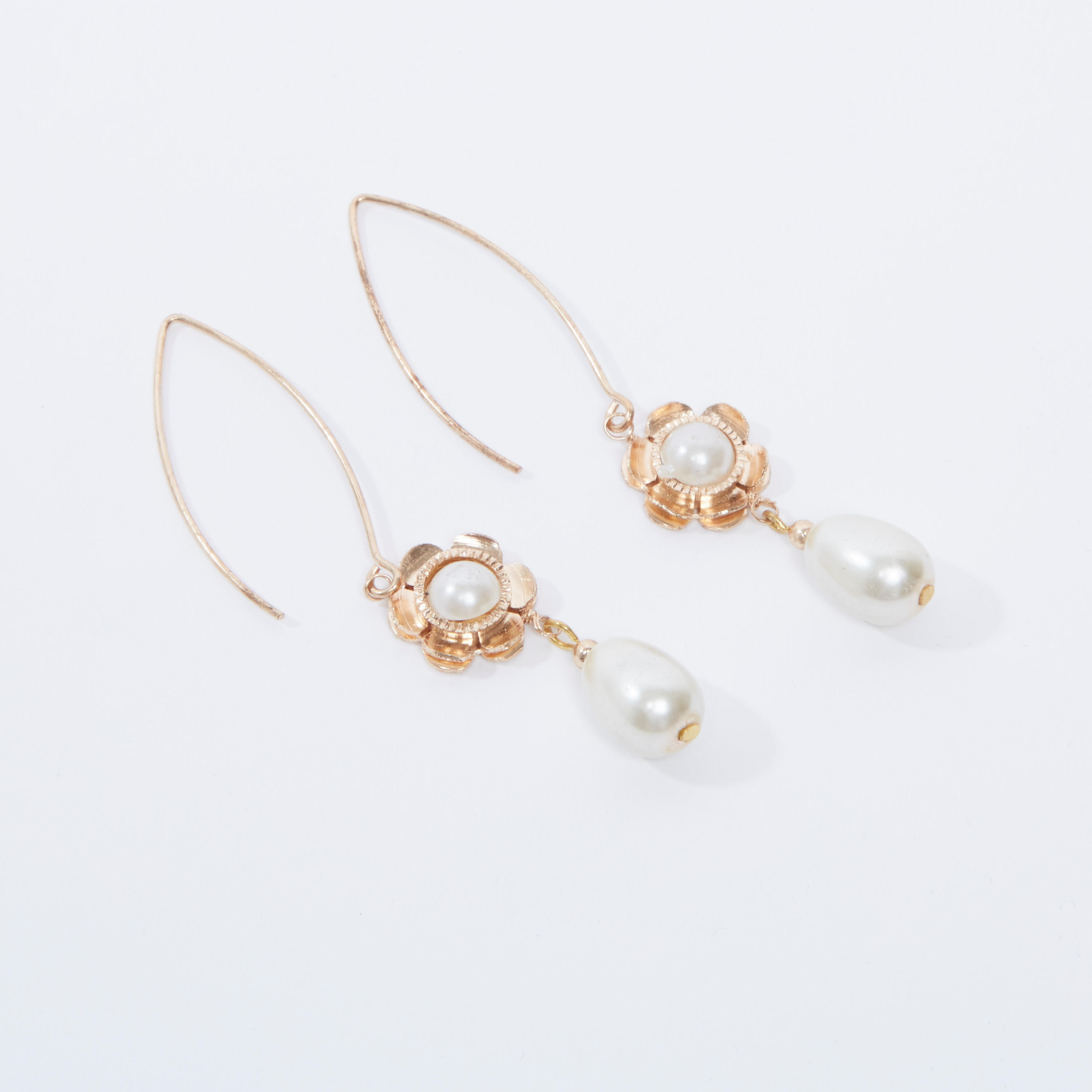 حلق مزيّن بدلاّية وخطّاف-women-watchesandjewellery-jewellery-earrings-image-1