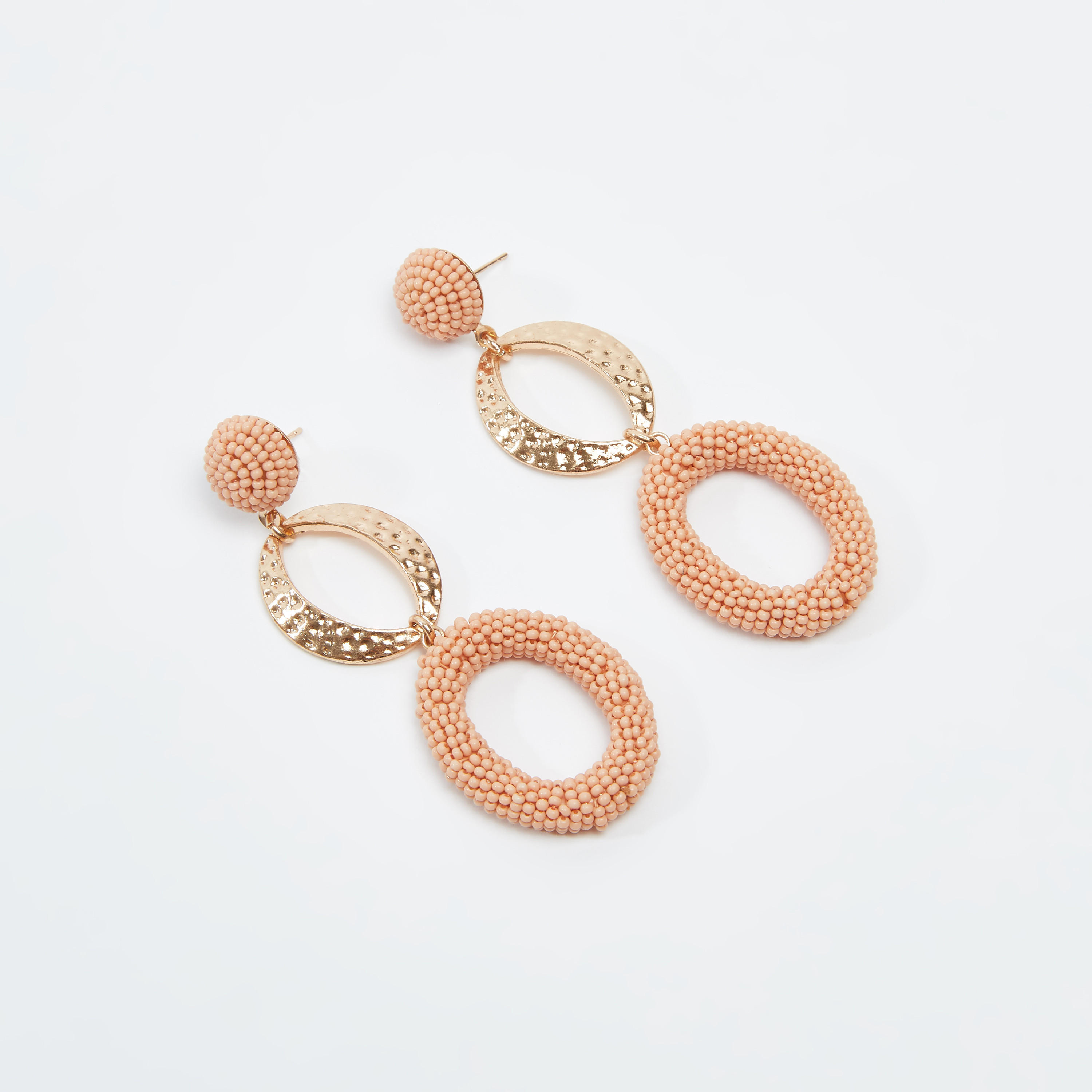 حلقان بدلّاية مزيّنة ومكبس إغلاق-women-watchesandjewellery-jewellery-earrings-image-3