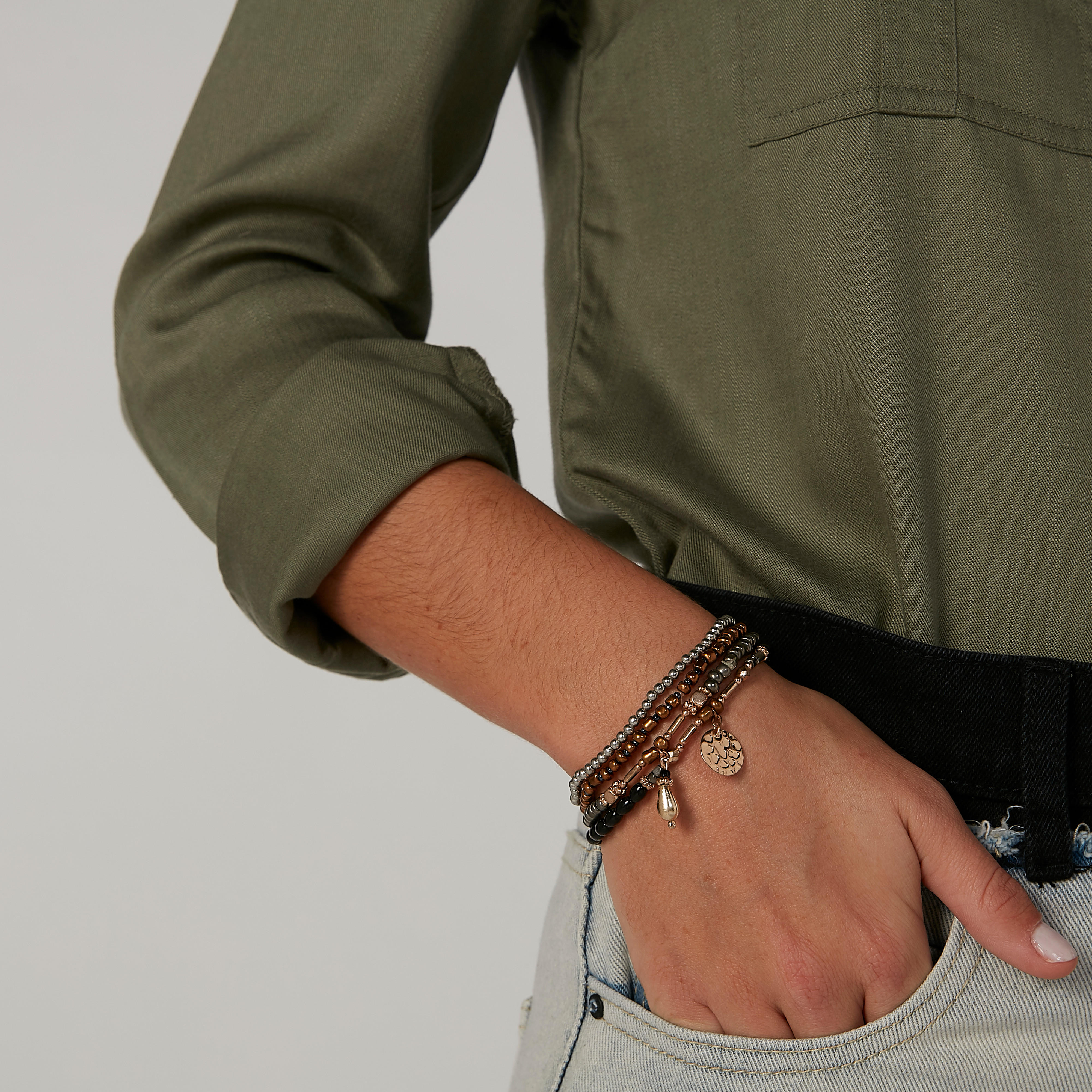 طقم أساور متنوعة من 8 قطع-women-watchesandjewellery-jewellery-banglesandbracelets-image-2