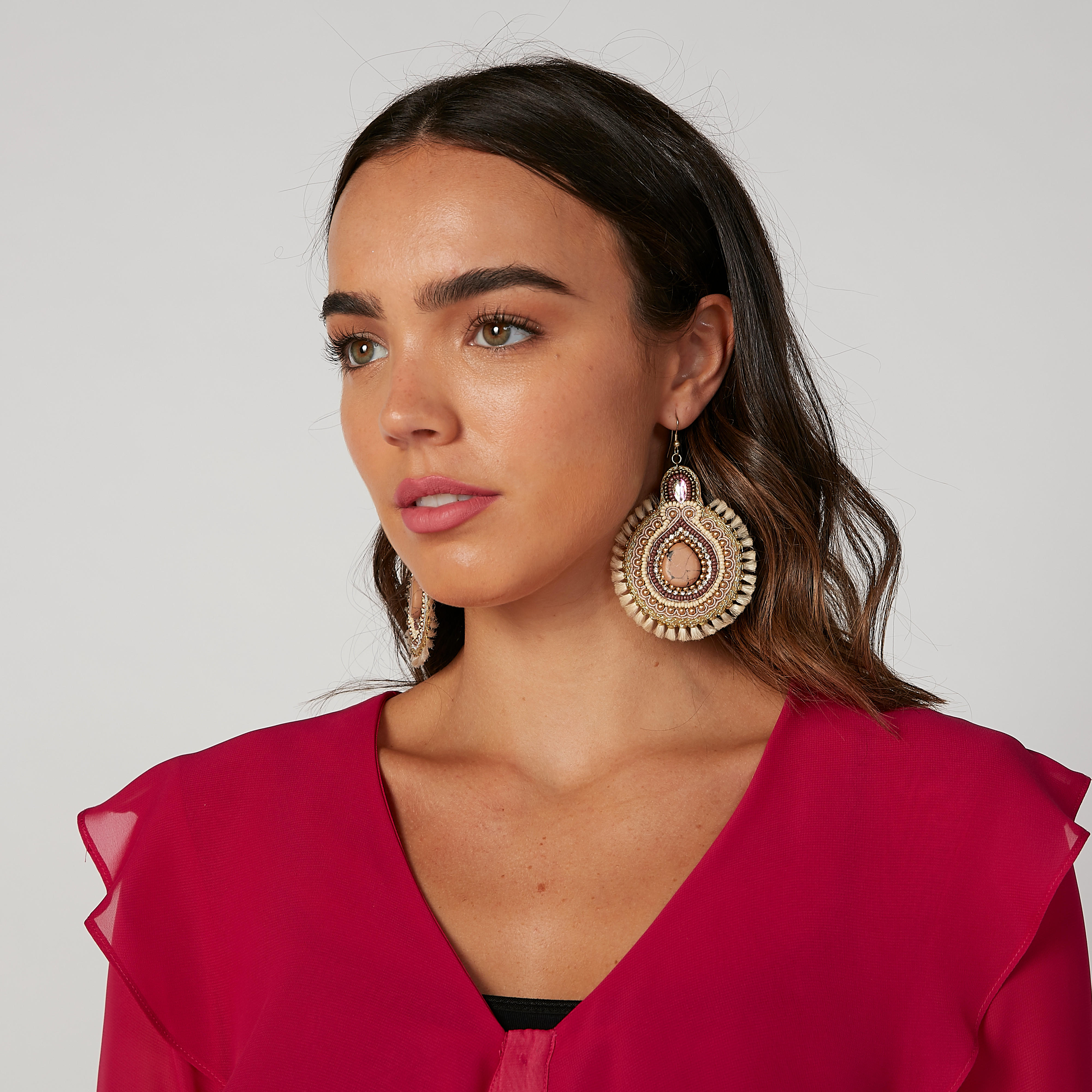 حلقان بدلّاية مزيّنة ومكبس إغلاق-women-watchesandjewellery-jewellery-earrings-image-3