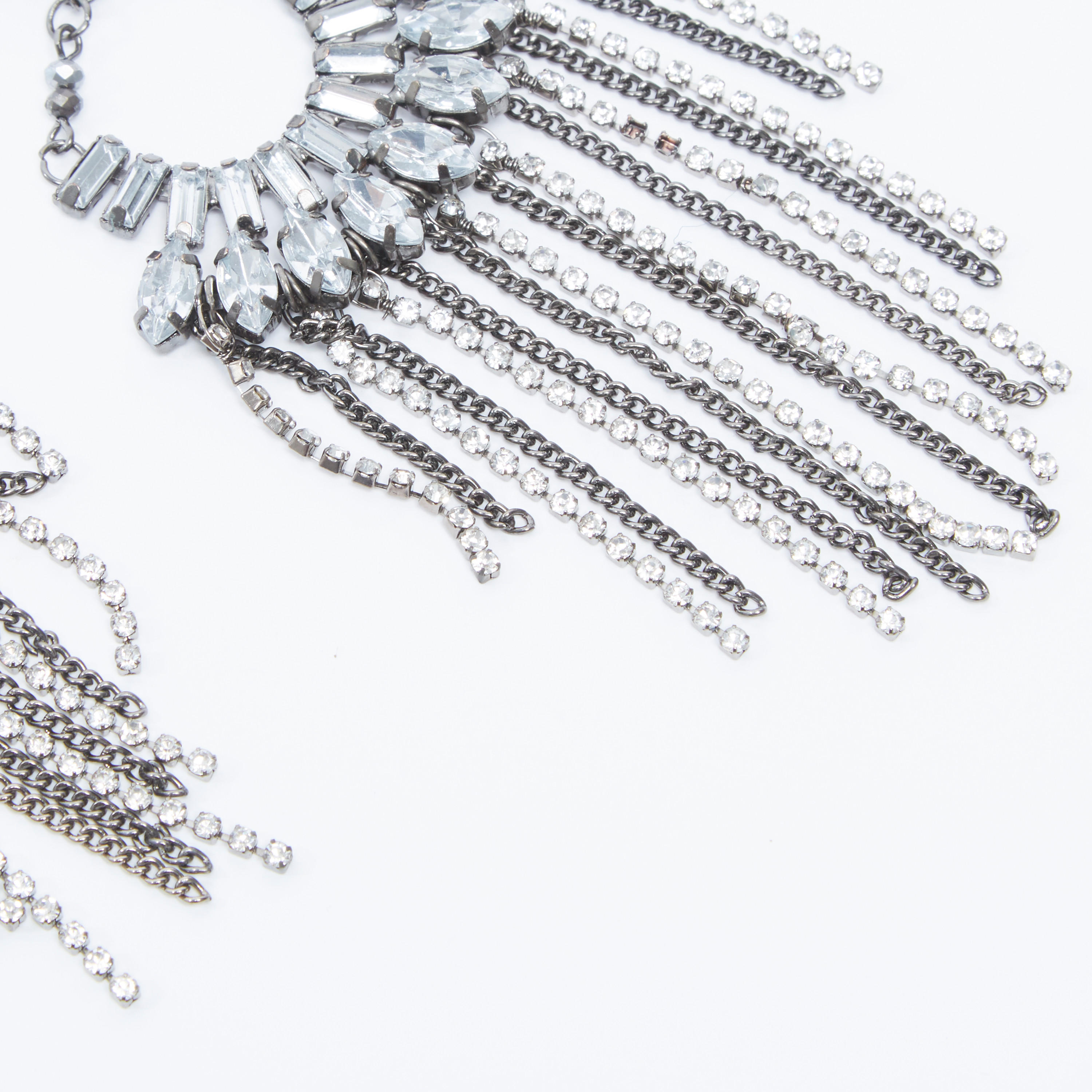 حلق مزيّن بدلاّية وخطّاف-women-watchesandjewellery-jewellery-earrings-image-2