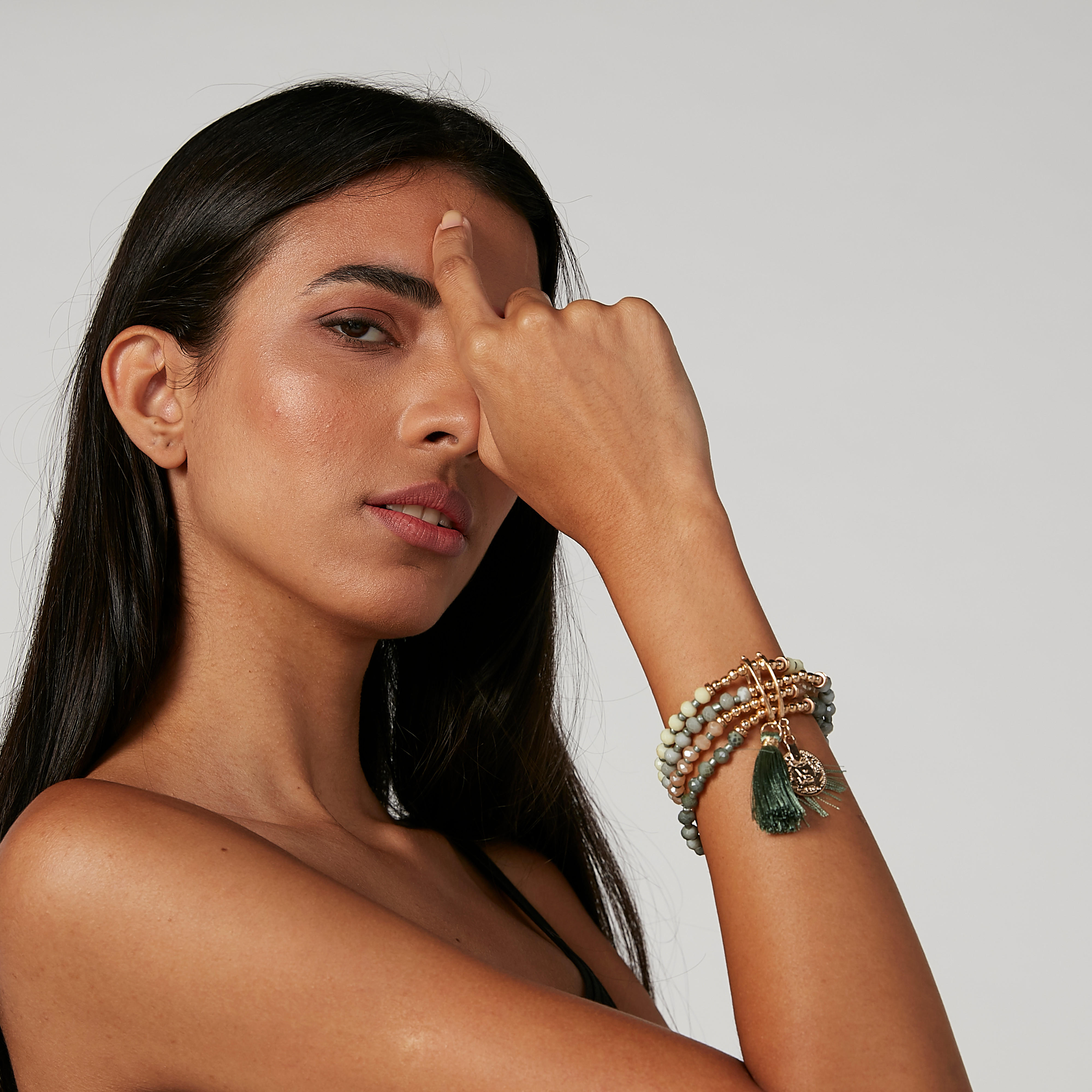 أساور مزيّنة - طقم من 4 قطع-women-watchesandjewellery-jewellery-banglesandbracelets-image-2