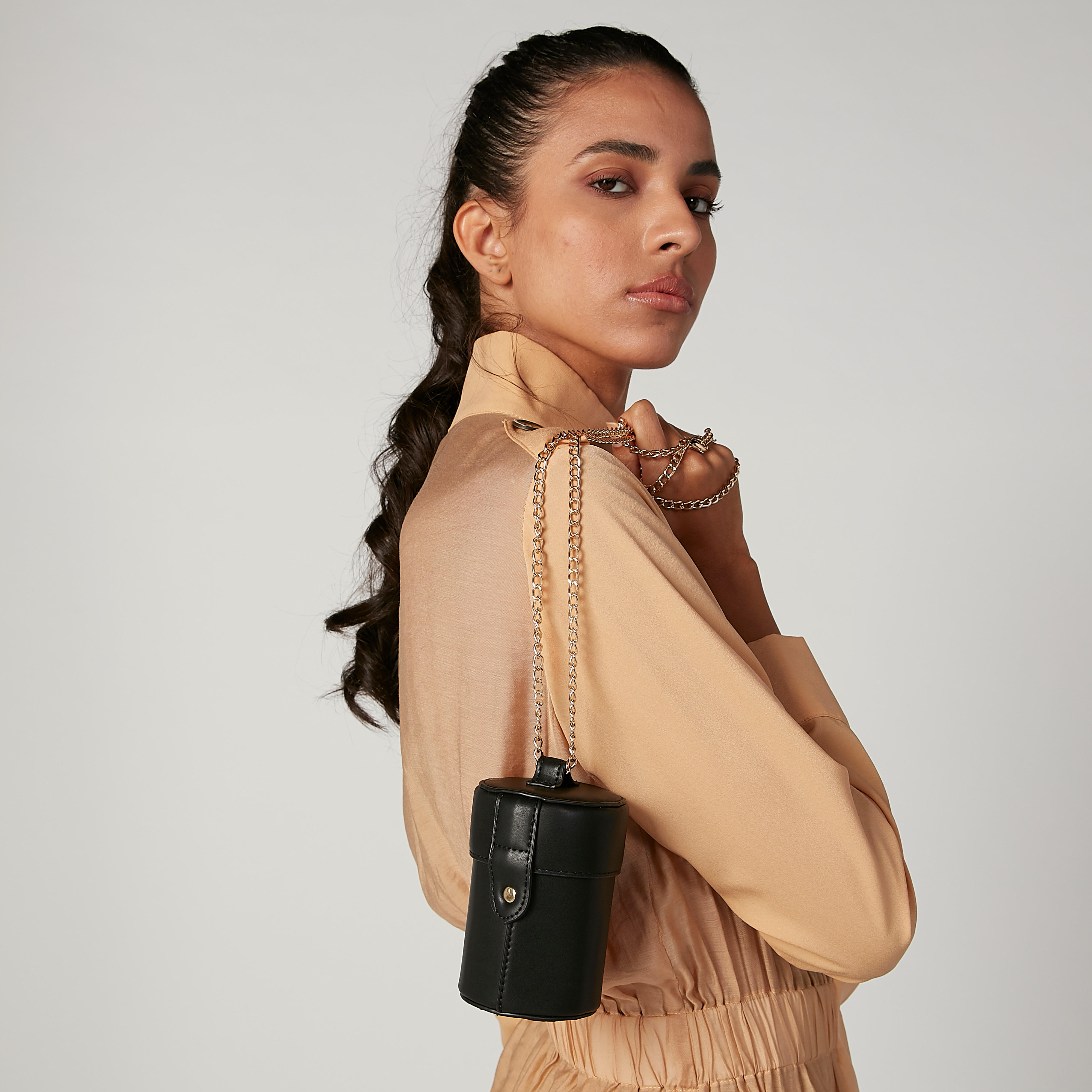 حقيبة كروس بودي سادة بسلسلة ميتاليك وزر إغلاق كبس-women-bagsandwallets-handbags-image-2
