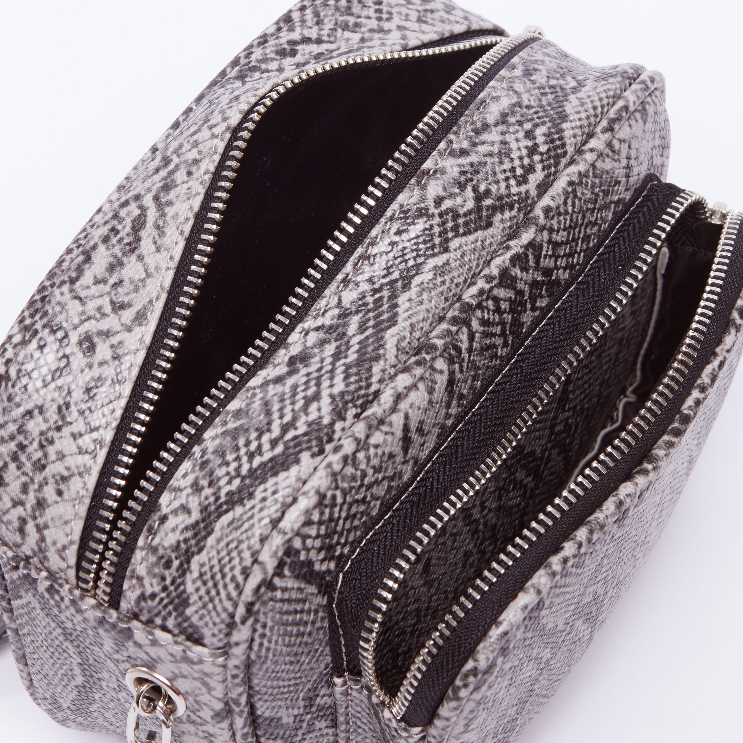 شنطة كروس بودي بسلسلة ميتاليك وطبعات حيوانات-women-bagsandwallets-handbags-image-4