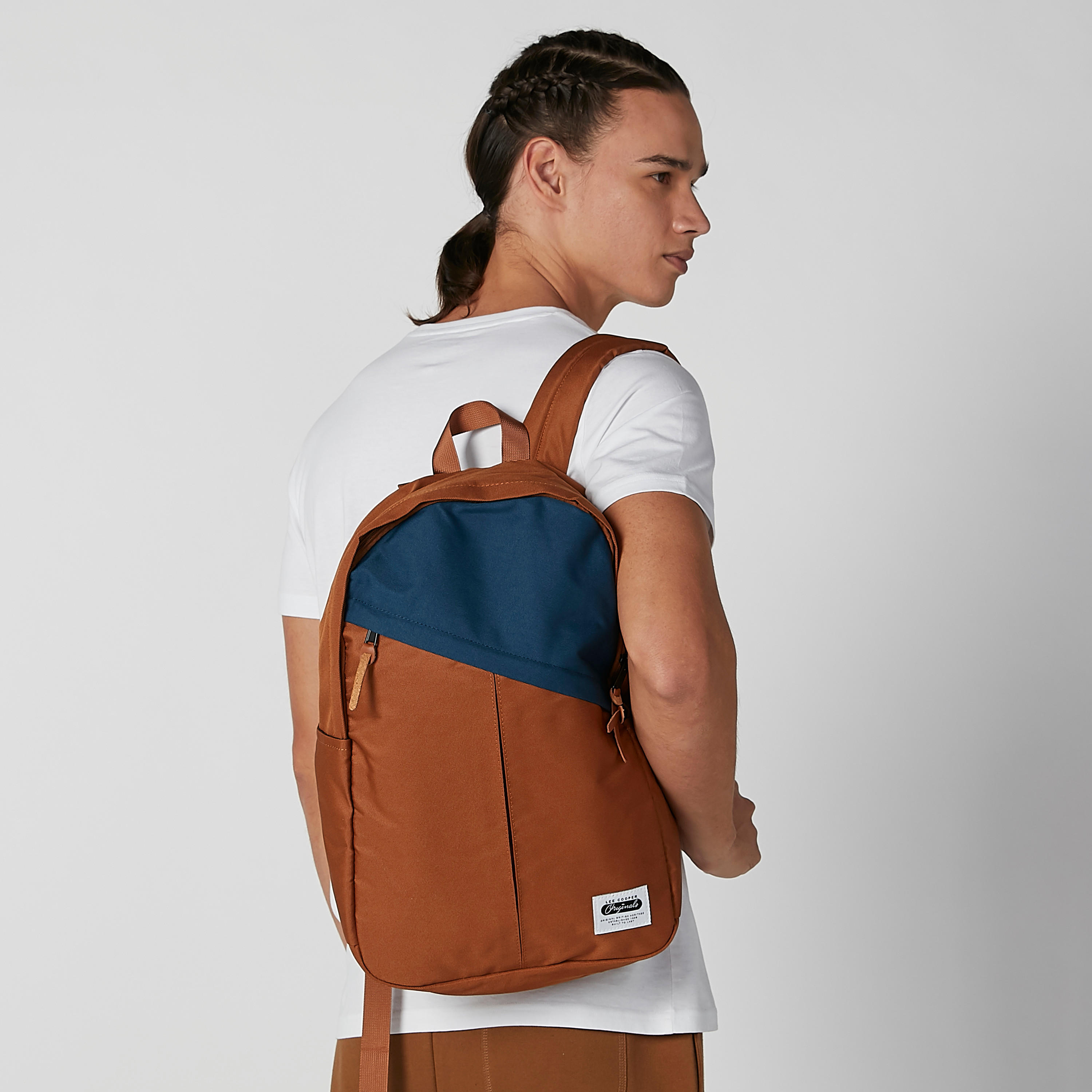 شنطة ظهر بارزة الملمس بسحاب إغلاق وحمالات كتف قابلة للتعديل-men-bags-image-4