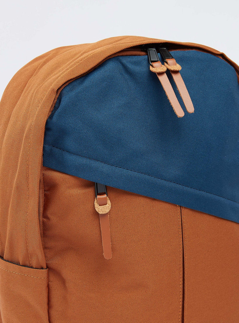 شنطة ظهر بارزة الملمس بسحاب إغلاق وحمالات كتف قابلة للتعديل-men-bags-image-2
