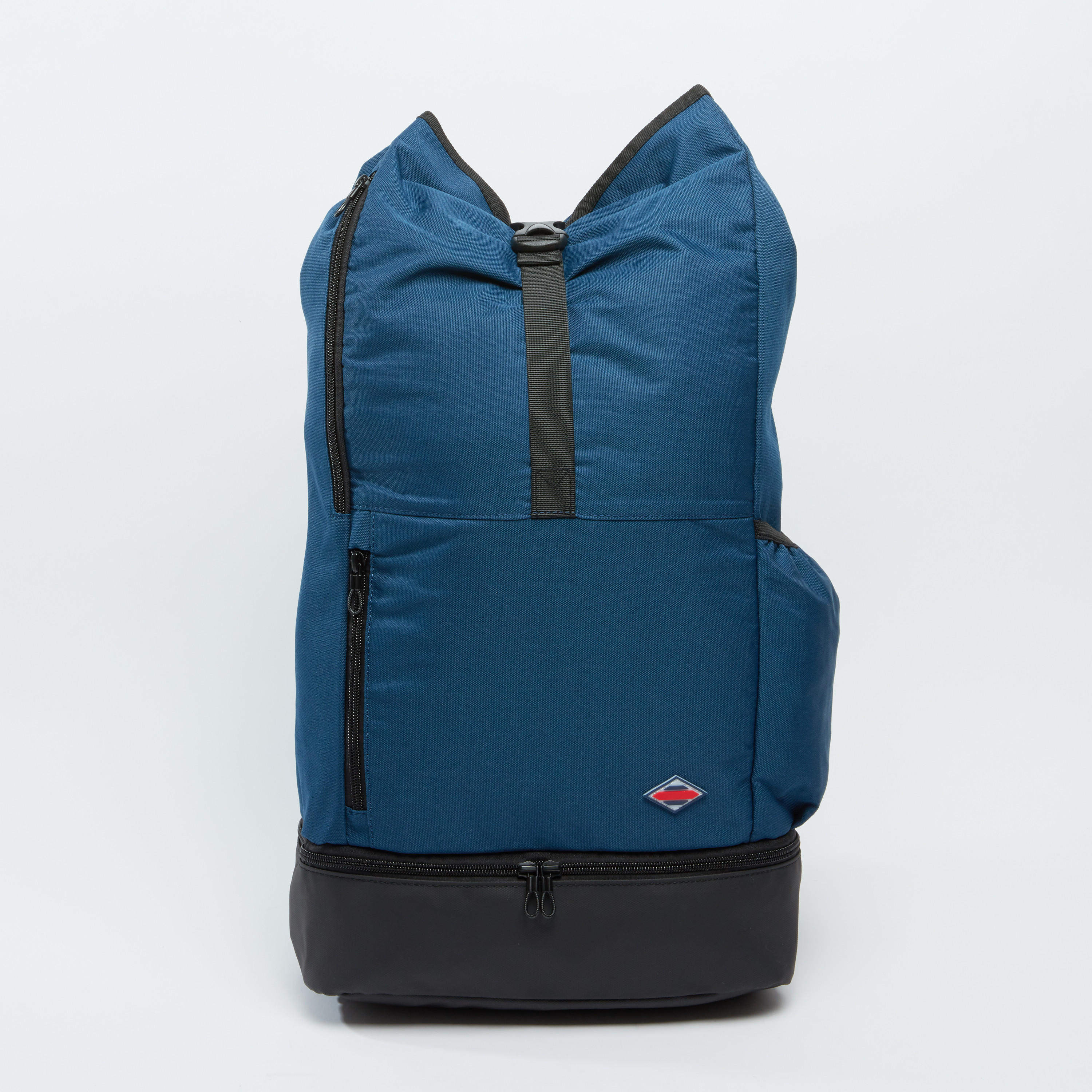 شنطة ظهر سادة بإبزيم إغلاق وحمّالات قابلة للتعديل-men-bags-image-6