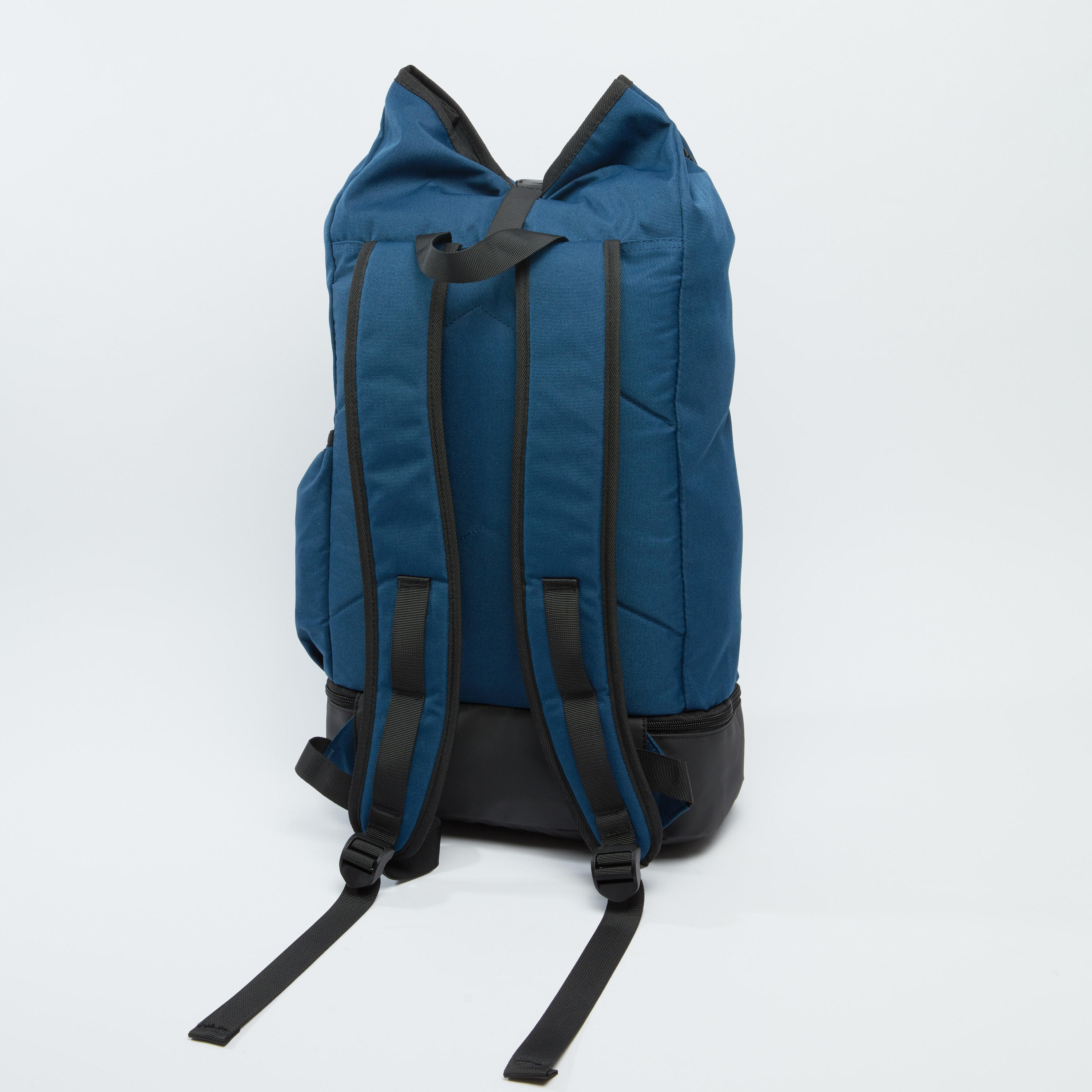 شنطة ظهر سادة بإبزيم إغلاق وحمّالات قابلة للتعديل-men-bags-image-2